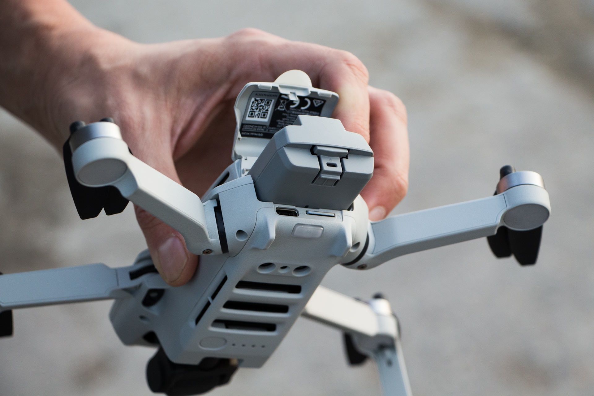 DJI Mini 2 - mocowanie baterii