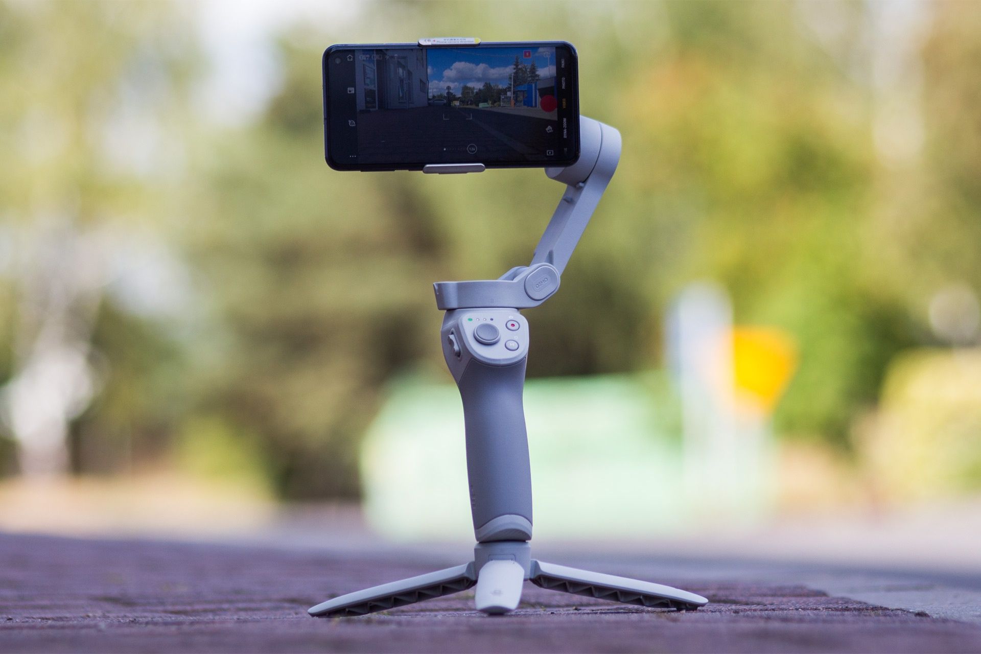 DJI OM 4 - gimbal na statywie