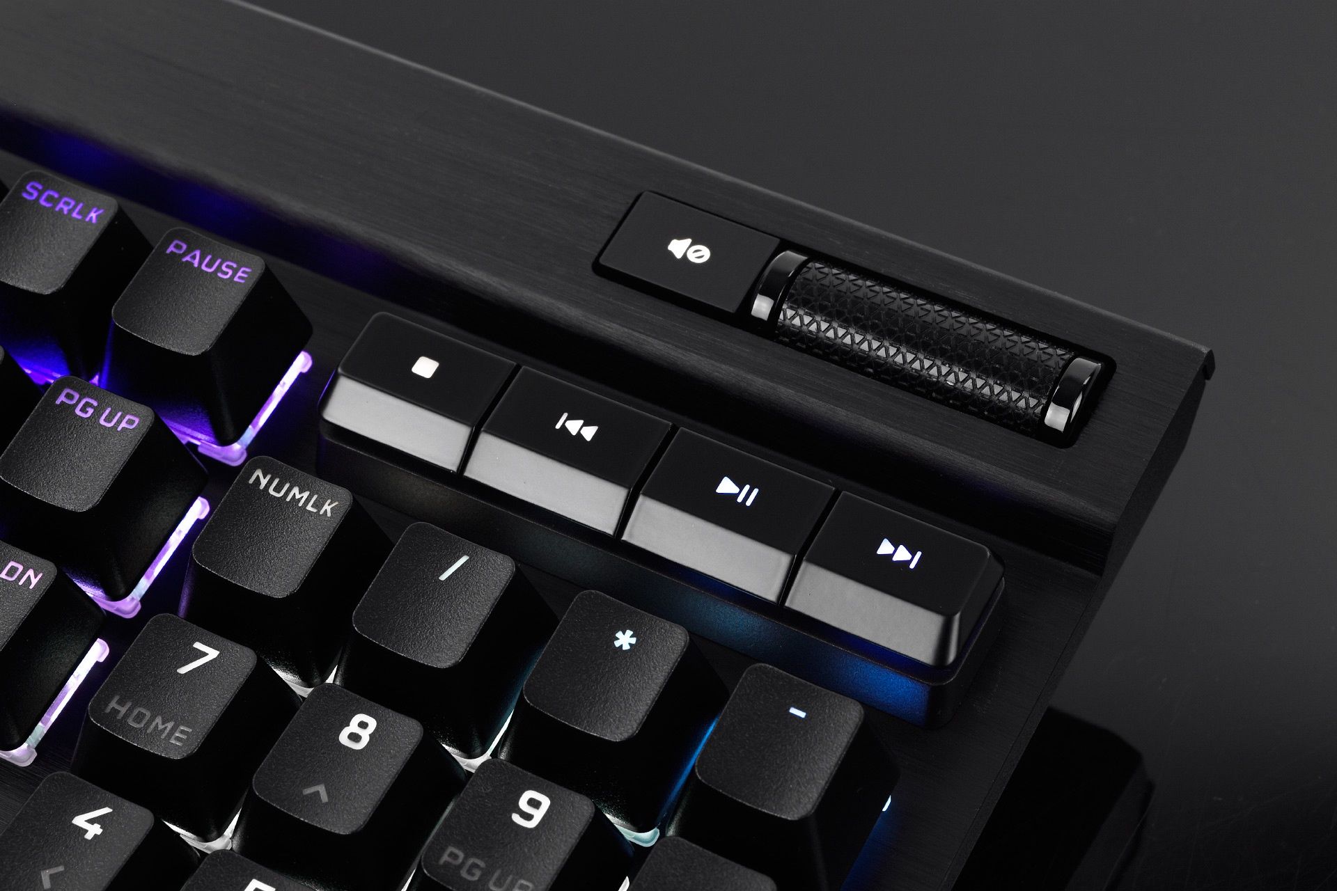 Corsair K70 RGB Pro - rolka głośności