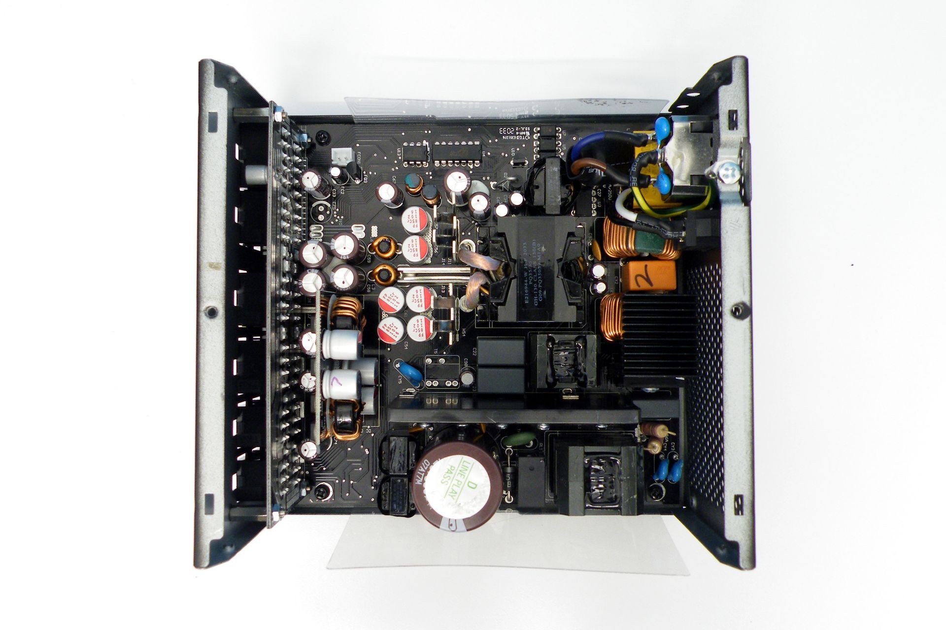 MSI MPG A750GF - środek zasilacza