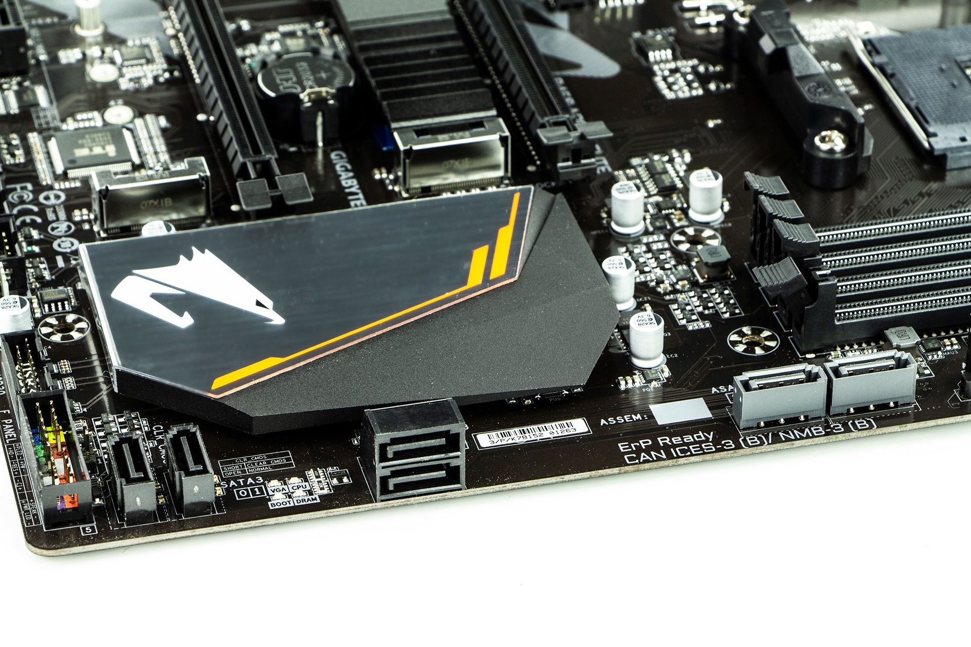 Gigabyte B450 Aorus Elite - porty SATA
