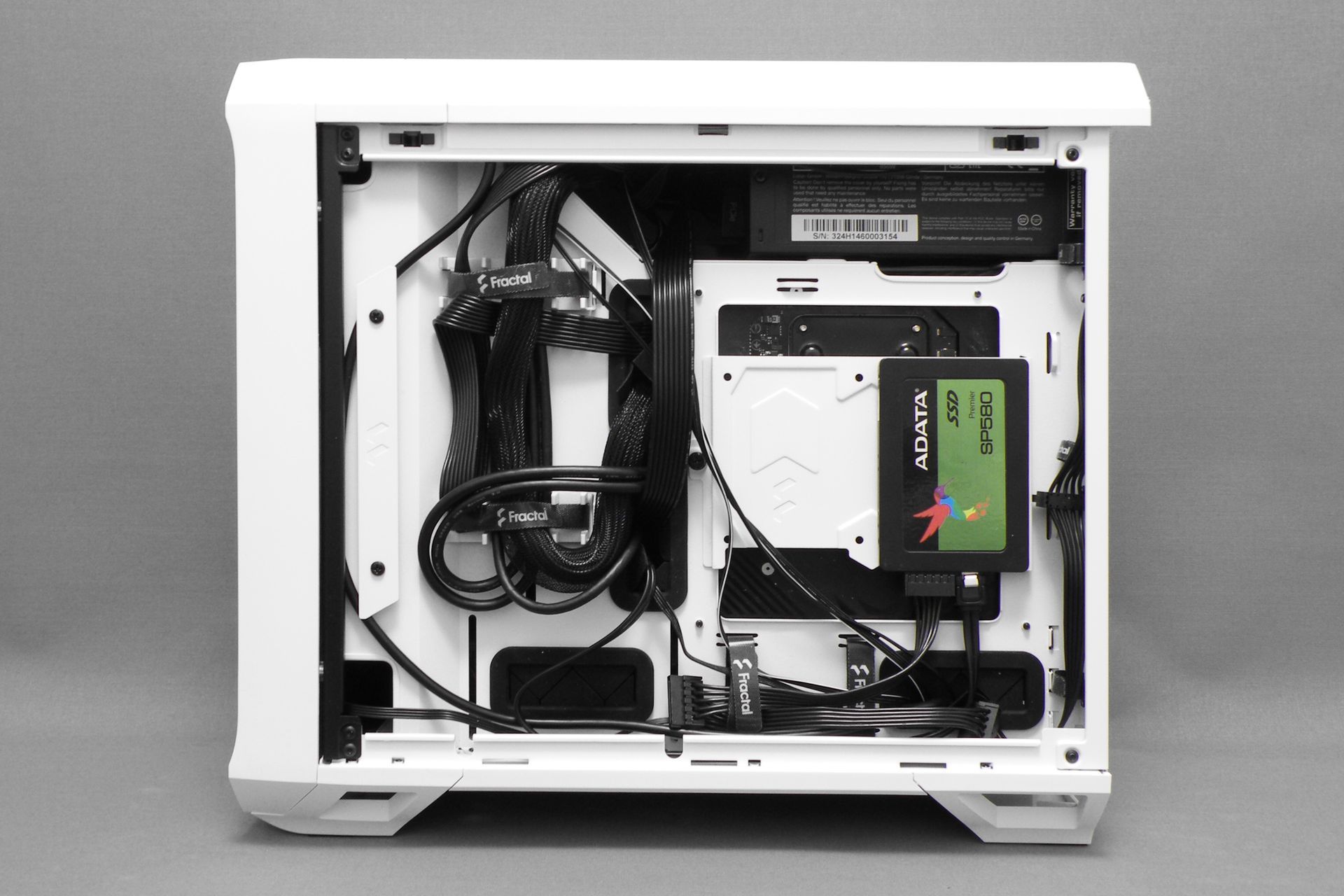 Fractal Design Torrent Nano TG White - montaż podzespołów