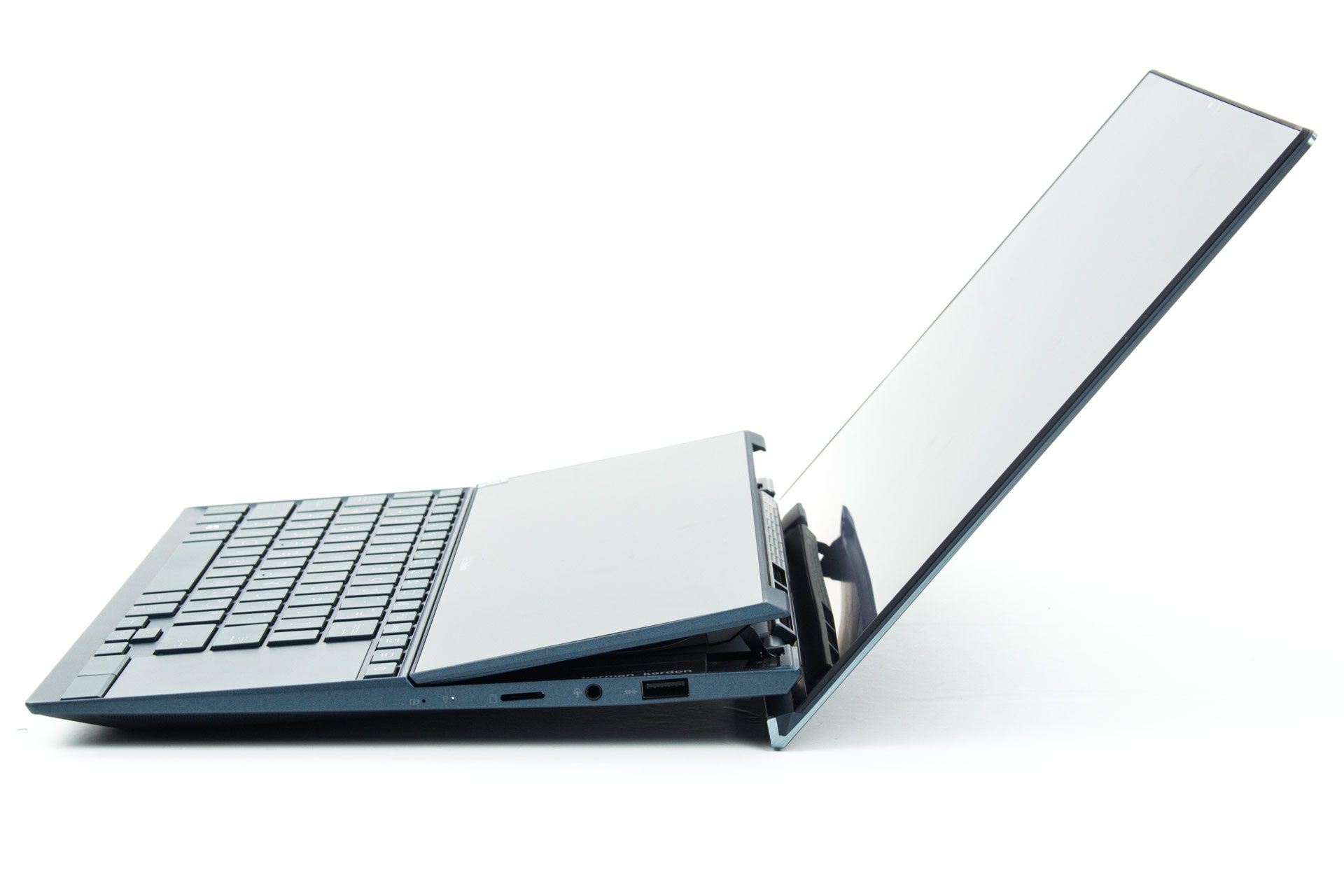 ASUS ZenBook Duo UX482E - z boku