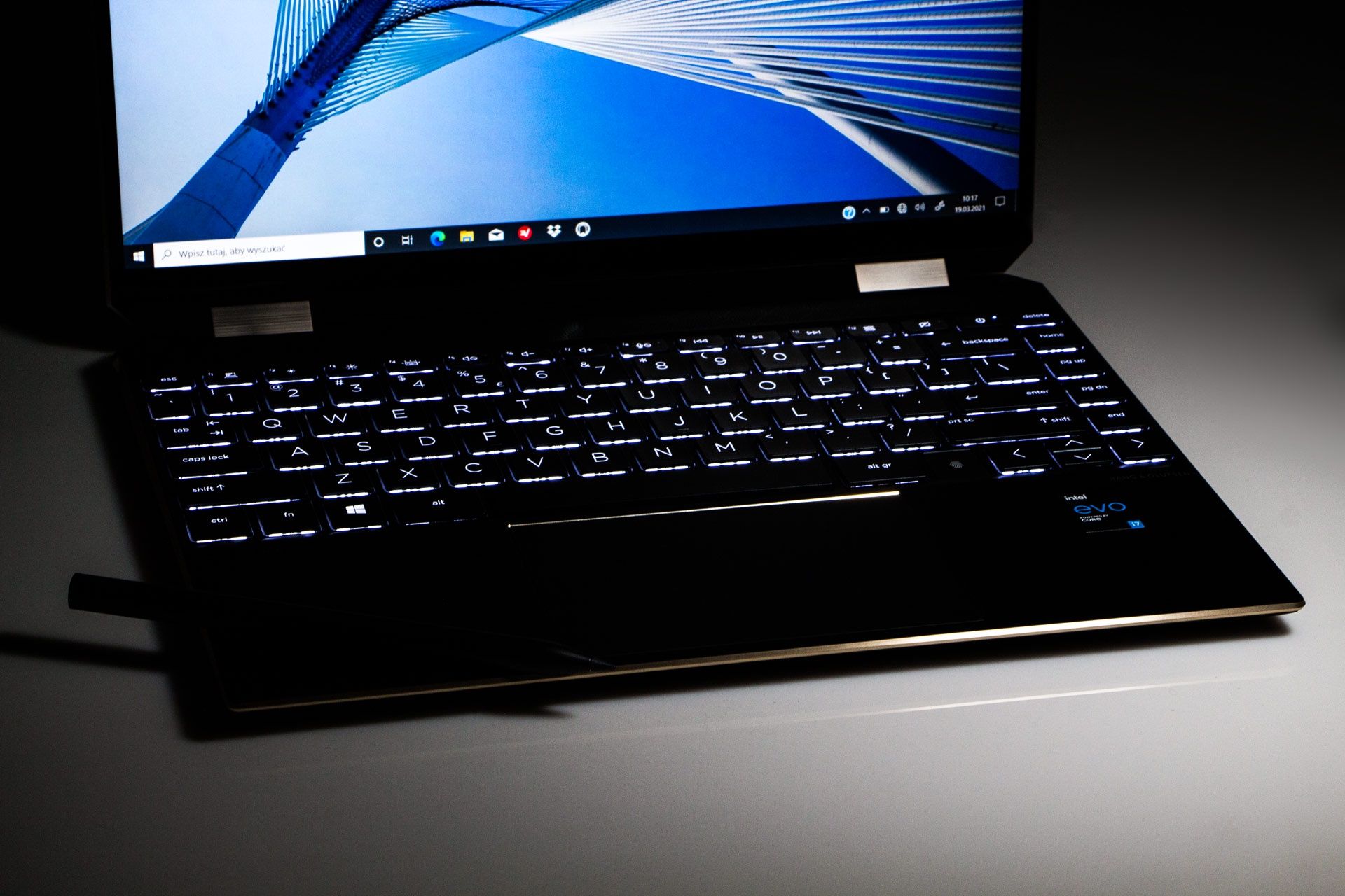 HP Spectre X360 14 - podświetlenie