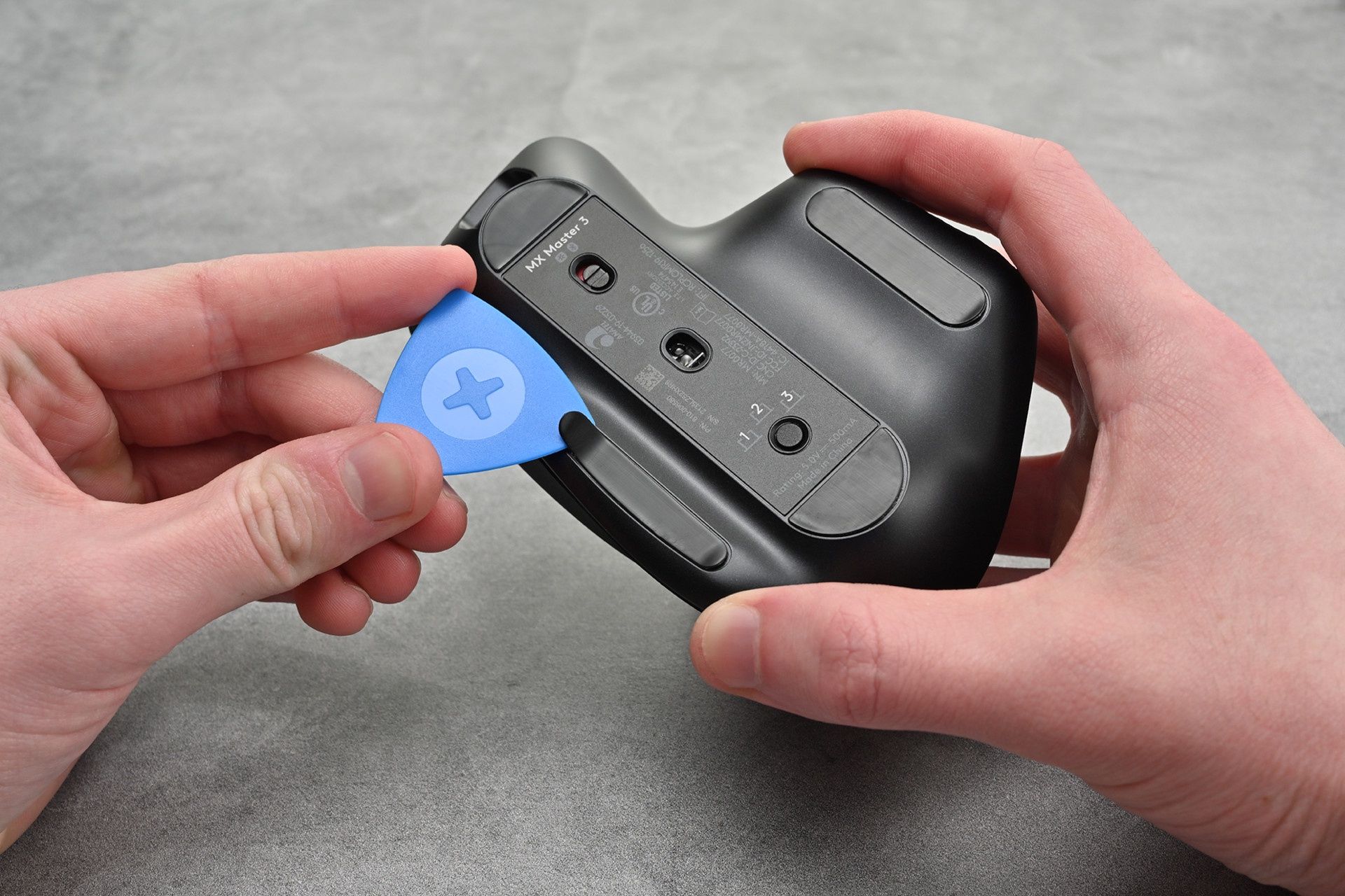 Logitech oraz iFixit