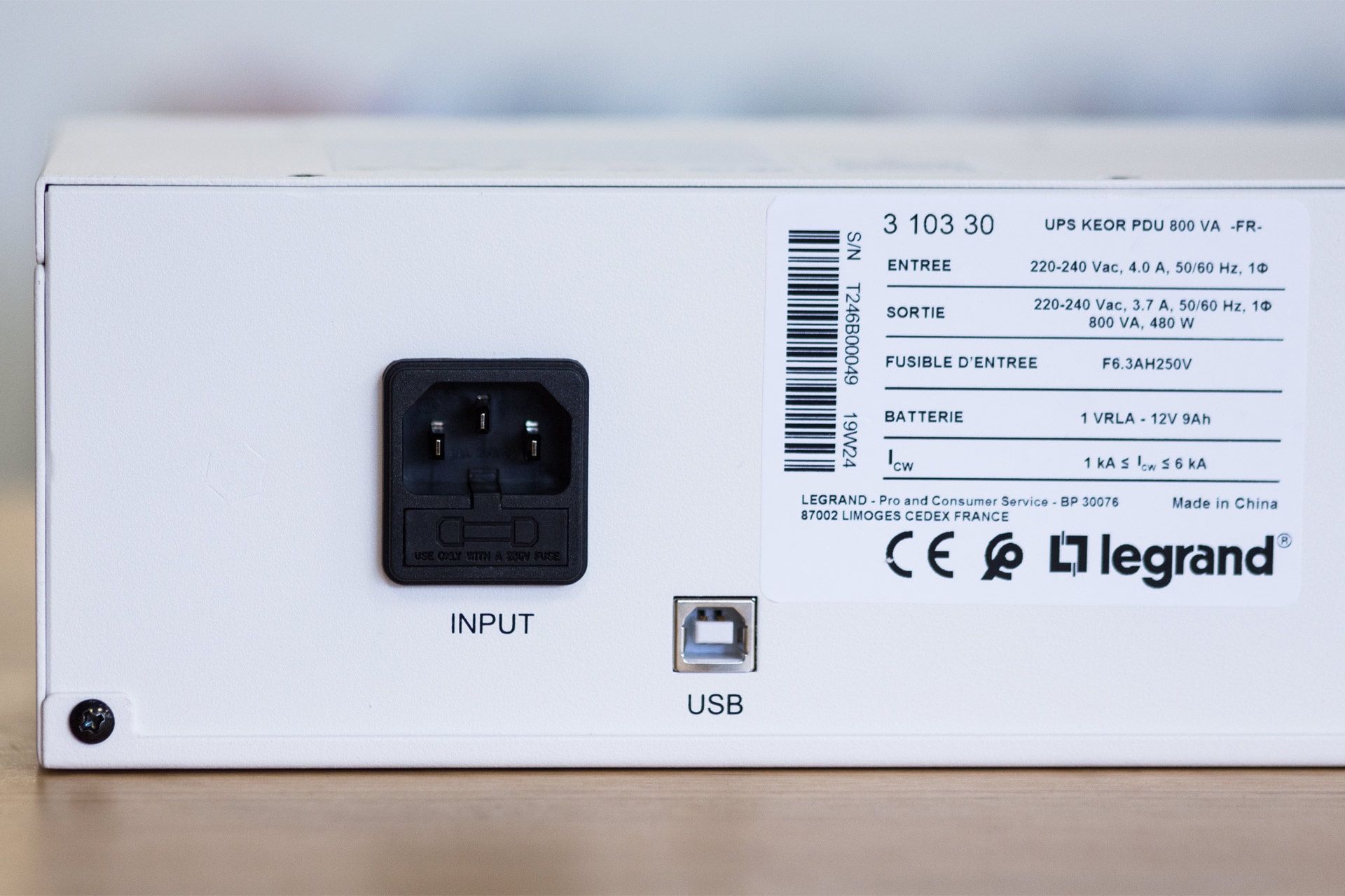 Legrand Keor PDU 800VA - tył konsoli
