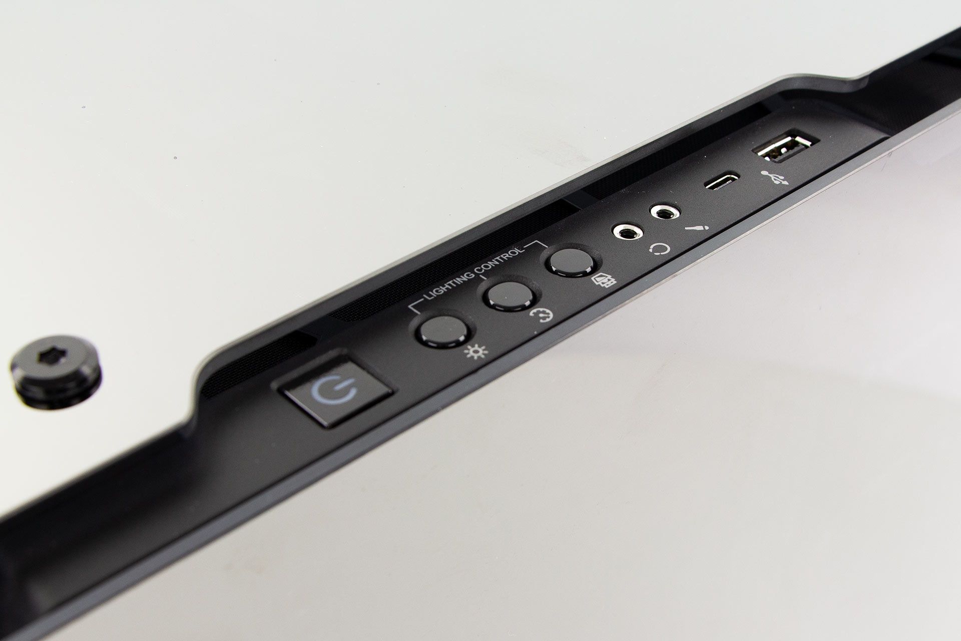 Optimus E-Sport Extreme GZ590T - przyciski i porty na przednim panelu obudowy