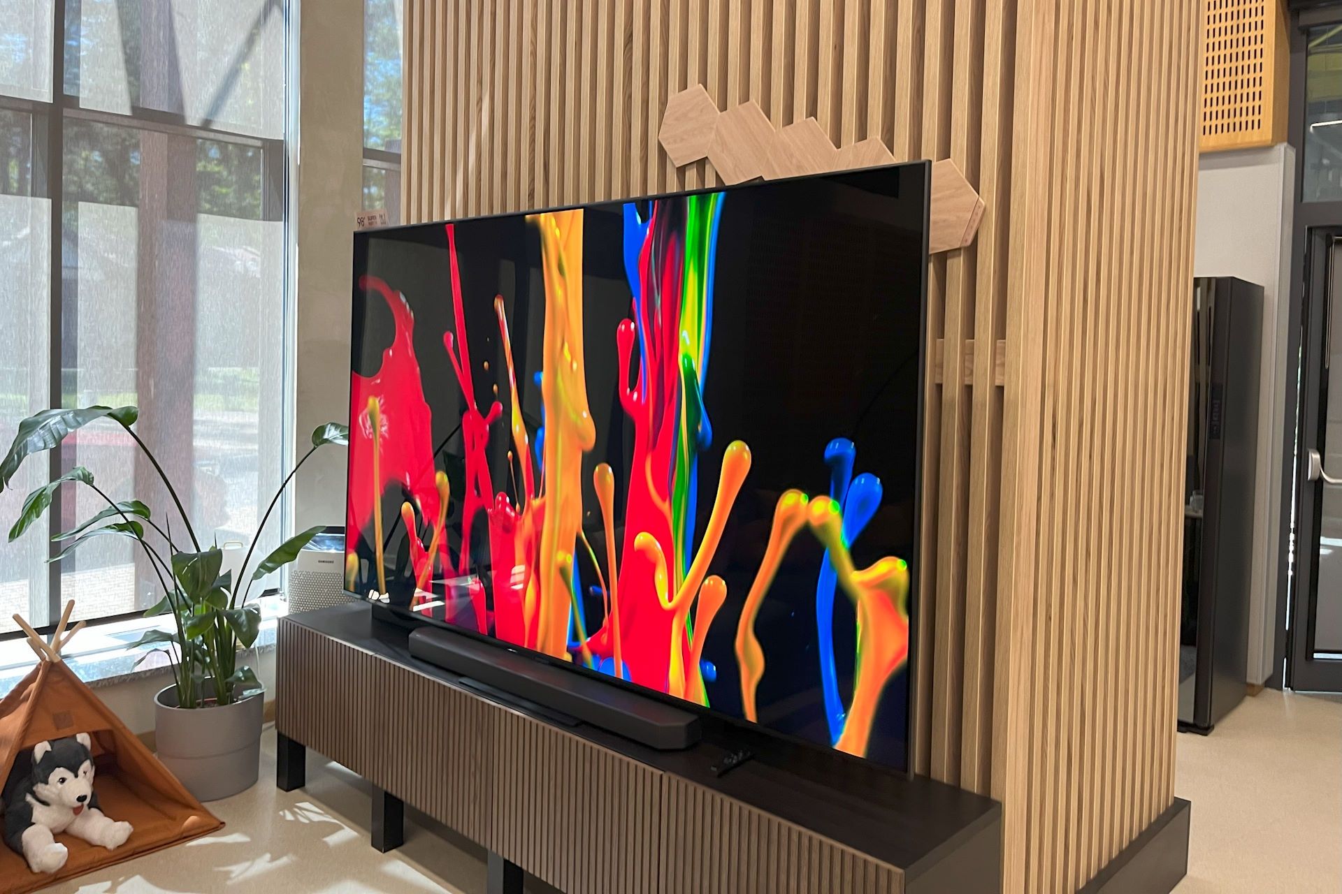 Samsung Neo QLED 4K 98QN90A - kolory i kontrast