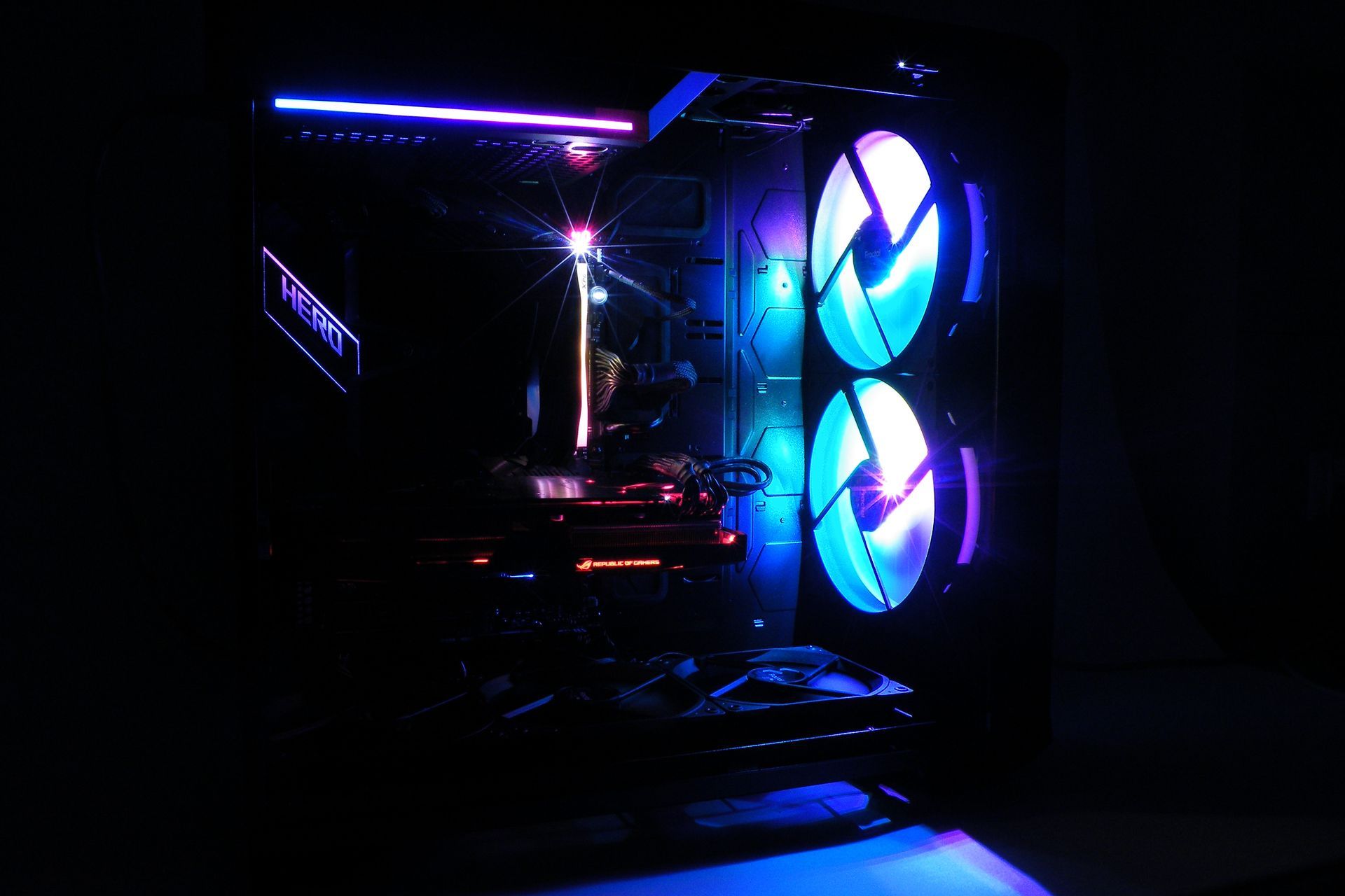 Fractal Design Torrent TG - obudowa z wentylatorami Prisma AL18 PWM ARGB