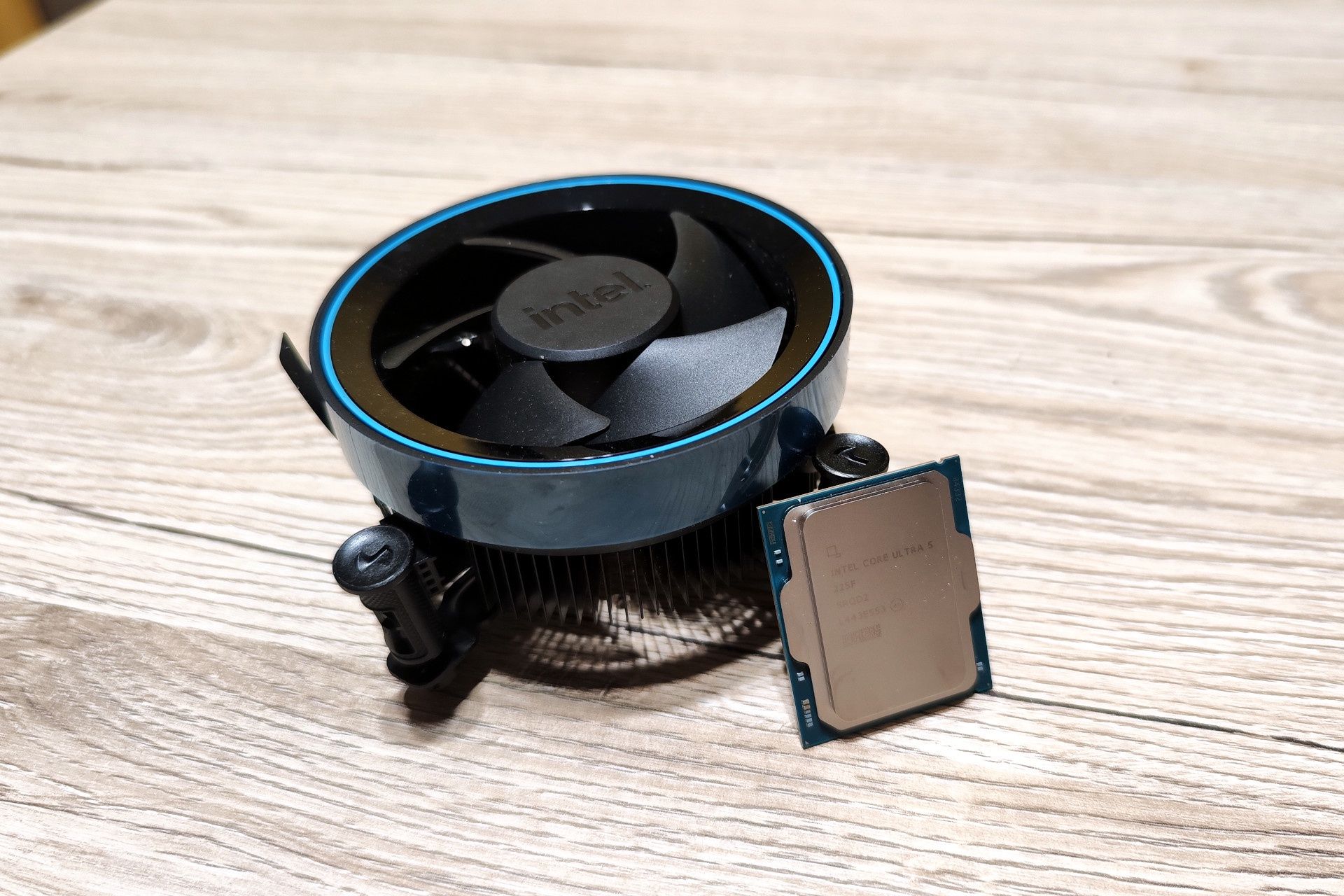 Intel Core Ultra 5 225F