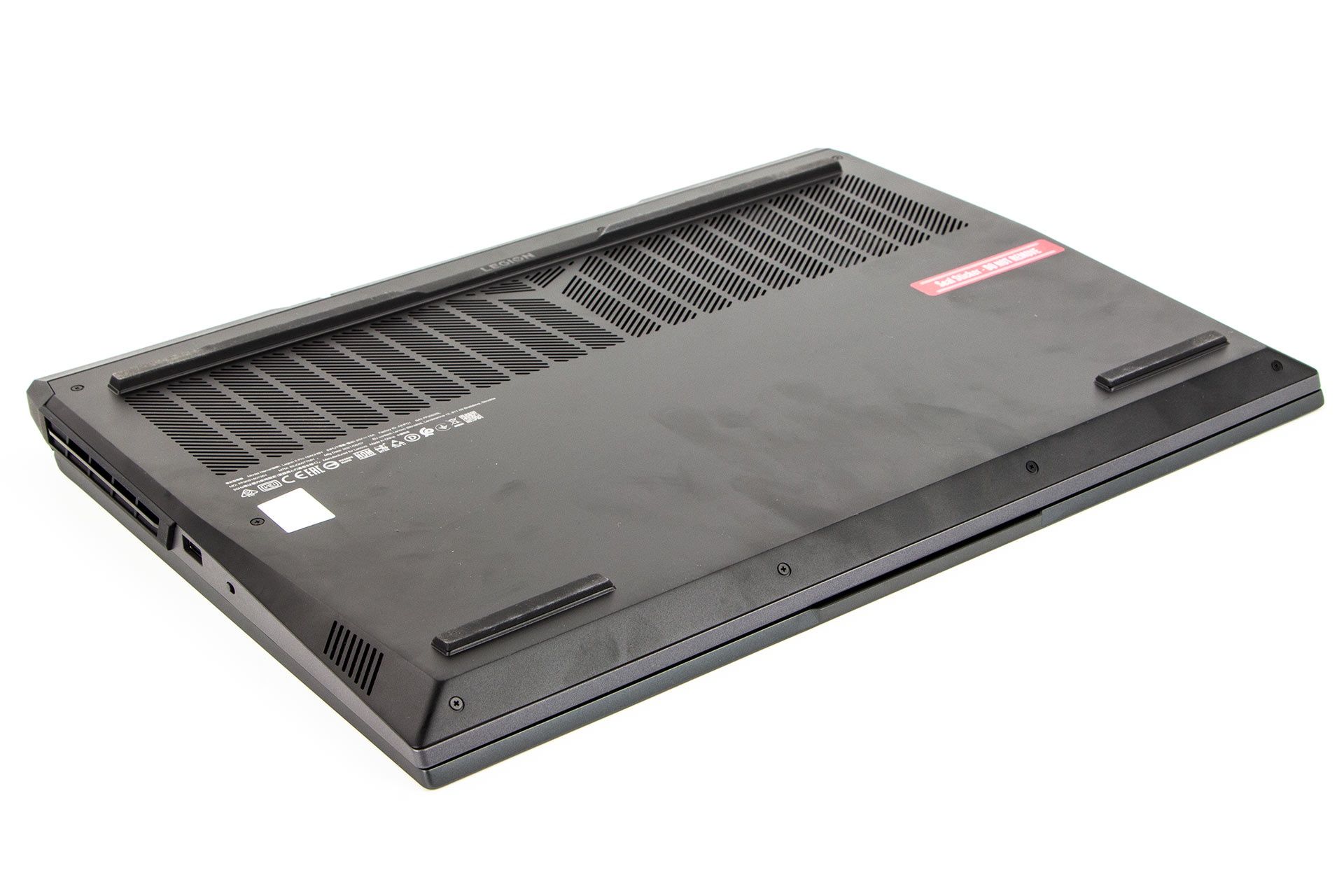 Lenovo Legion 5 Pro - od spodu