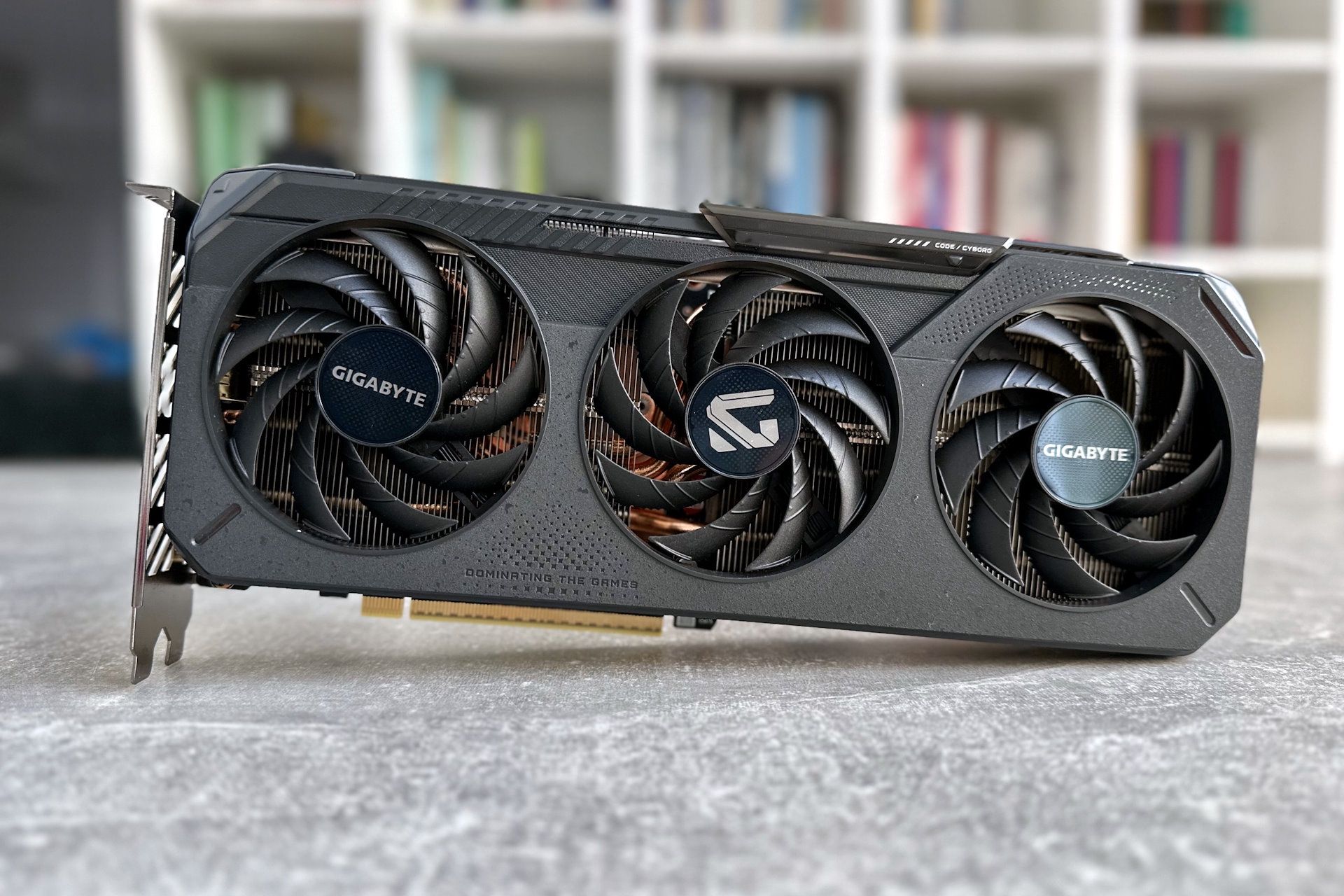 Gigabyte Radeon RX 9060 XT Gaming OC 16 GB - wentylatory