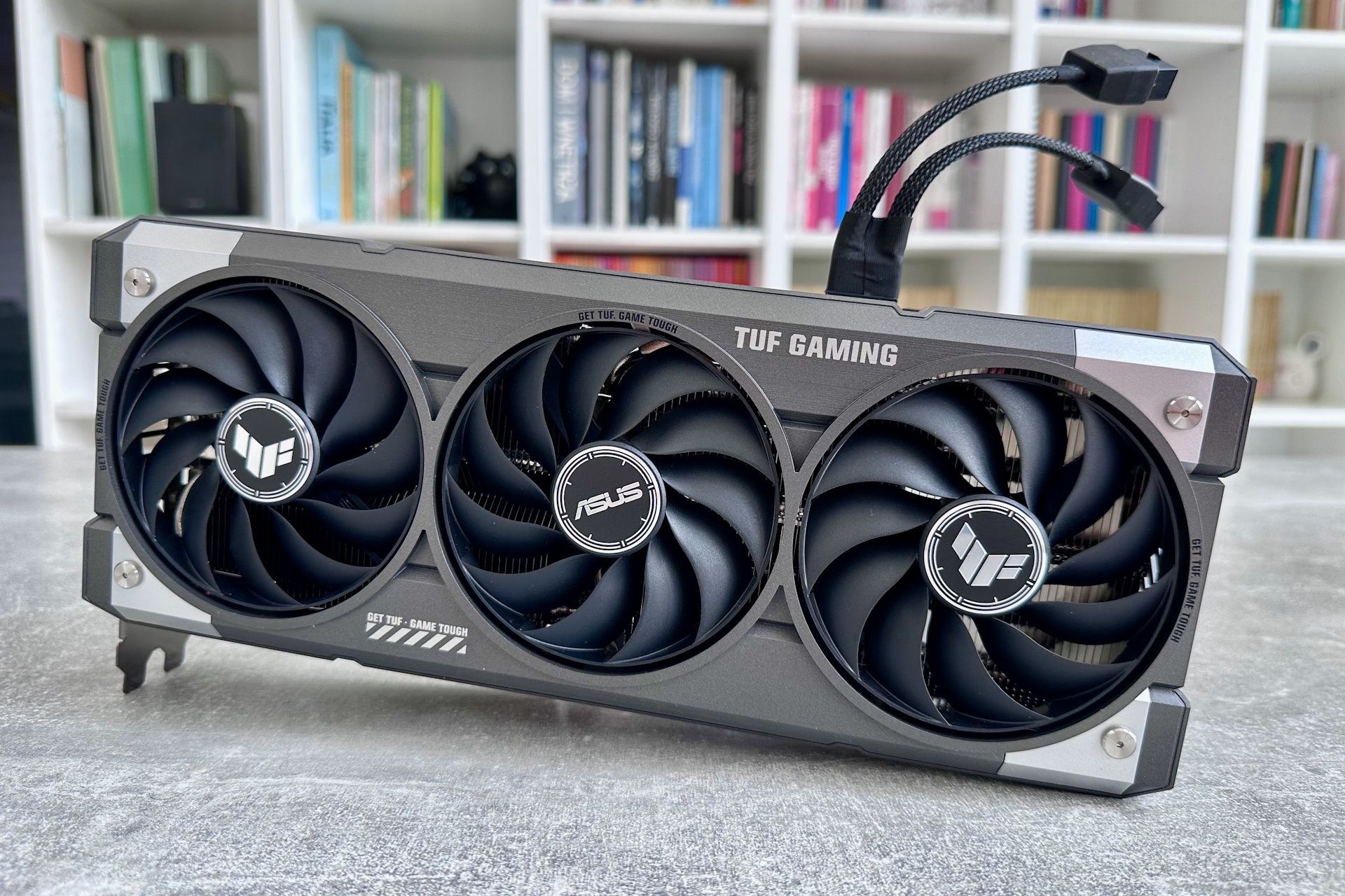 ASUS GeForce RTX 5060 Ti TUF Gaming OC - adapter zasilajacy