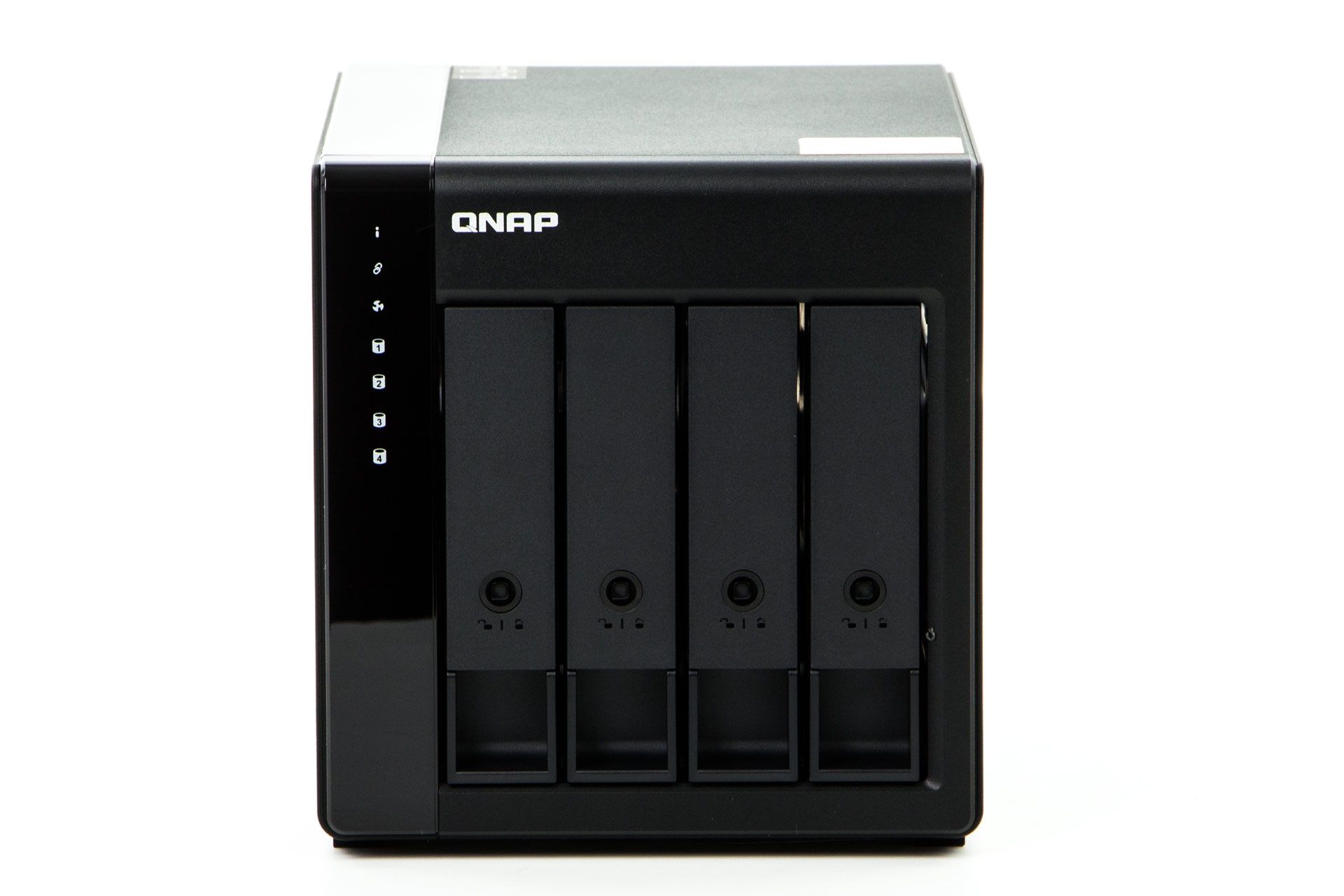 QNAP TL-D400S - widok od przodu