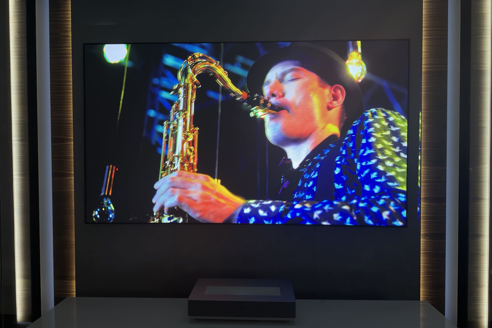 Hisense Laser TV 4K 100L5H - kontrast w filmach 3