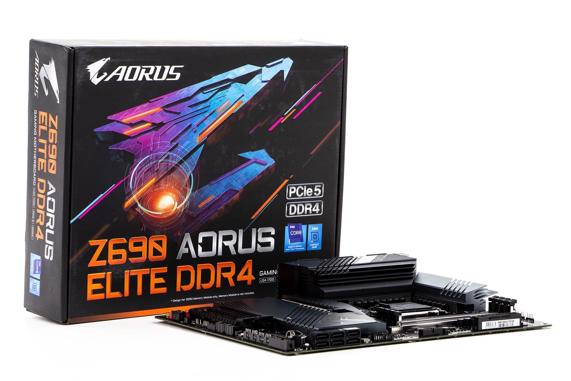 Gigabyte Z690 AORUS Elite DDR4 obok pudełka