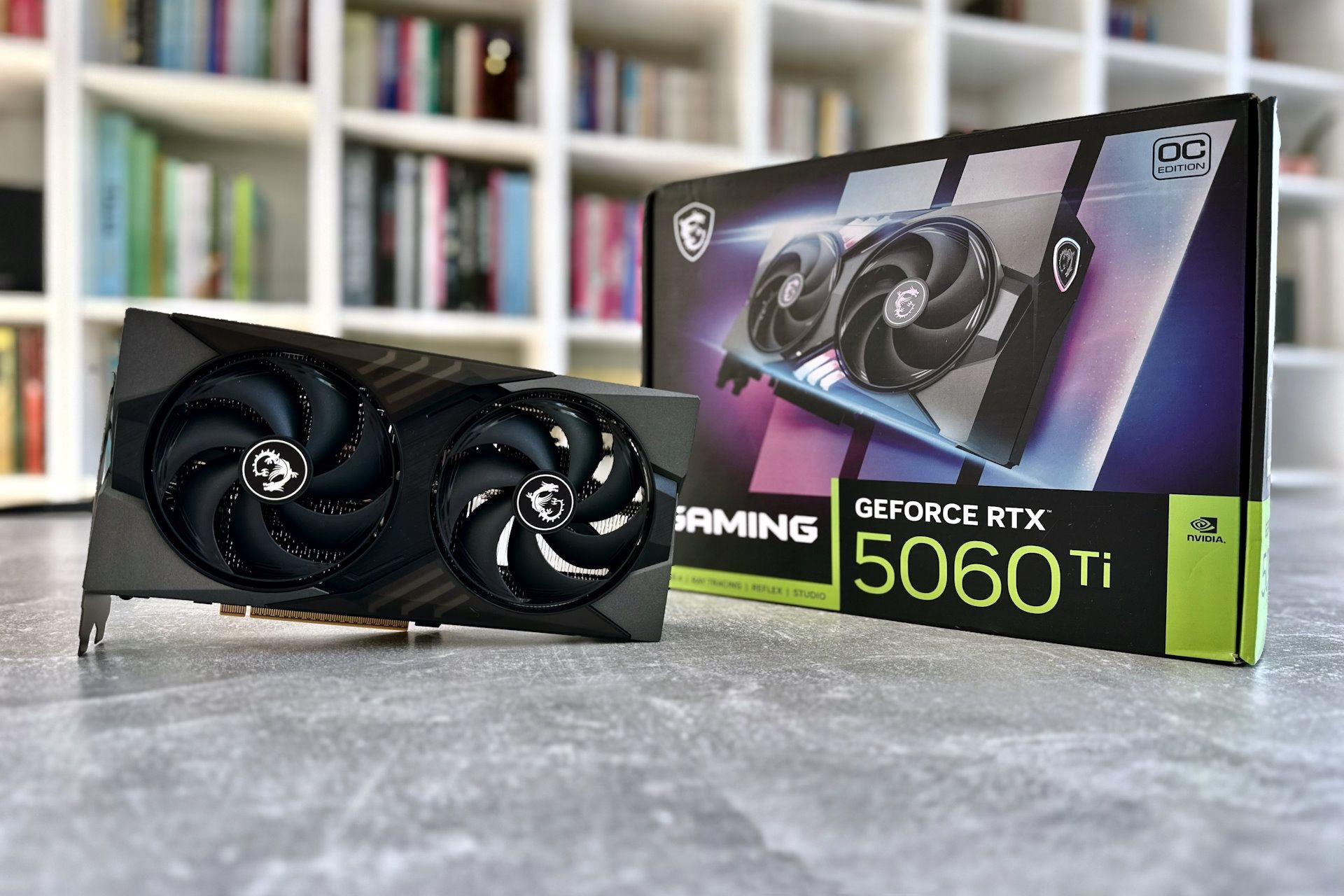 MSI GeForce RTX 5060 Ti Gaming OC - obok pudełka