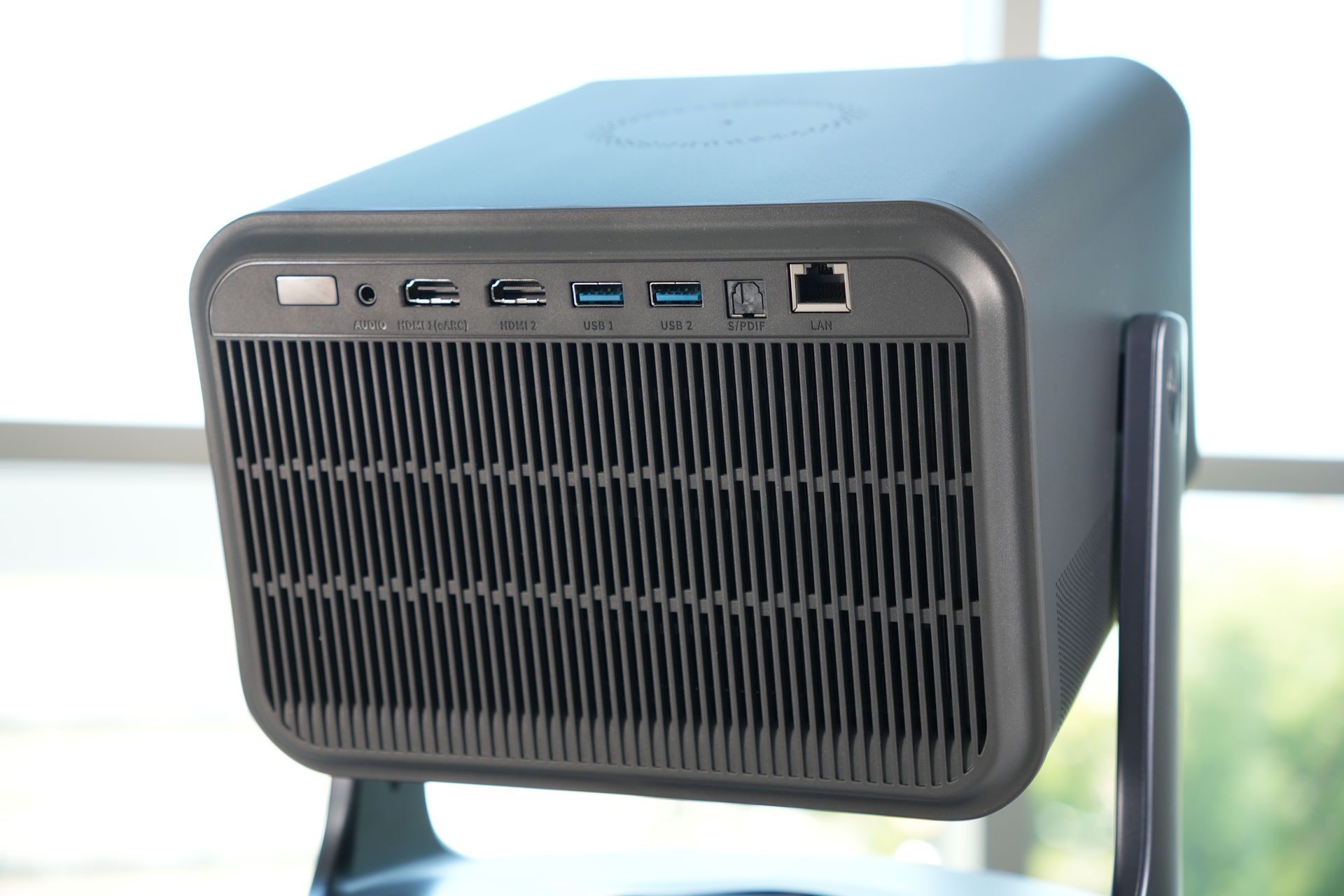 Hisense C2 Ultra - złacza