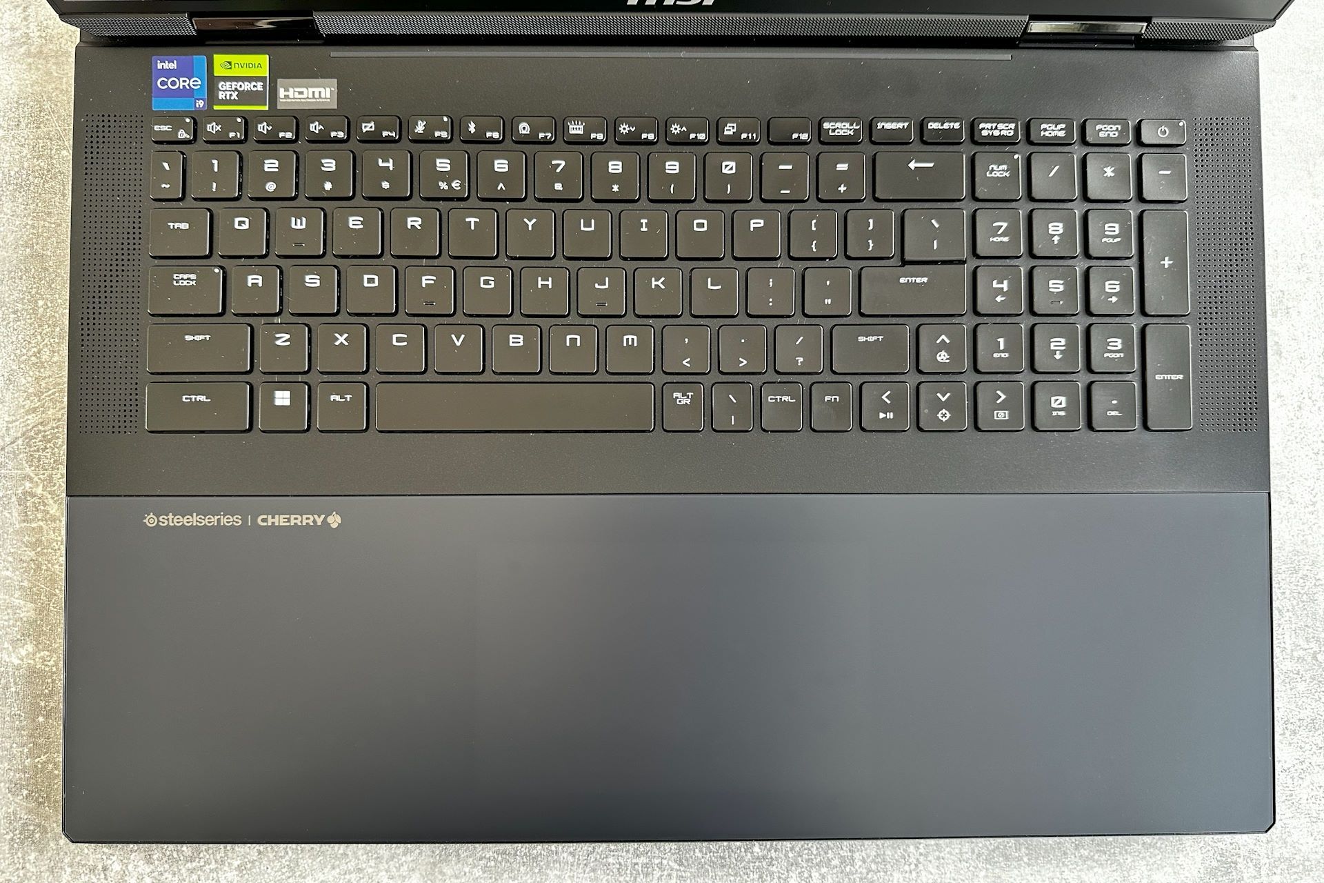 MSI Titan 18 HX A14V - klawiatura SteelSeries
