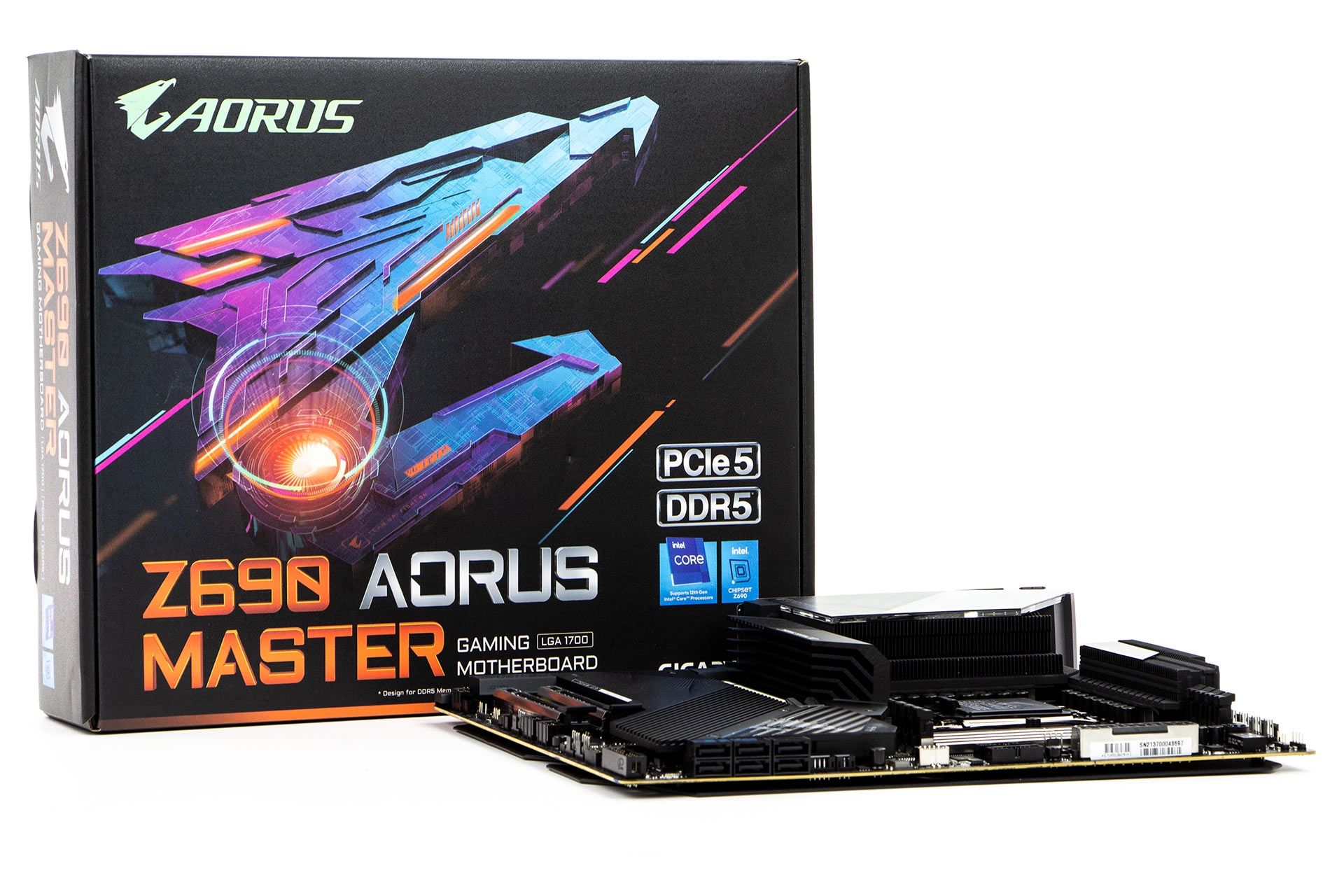 Gigabyte Z690 AORUS Master - obok pudełka