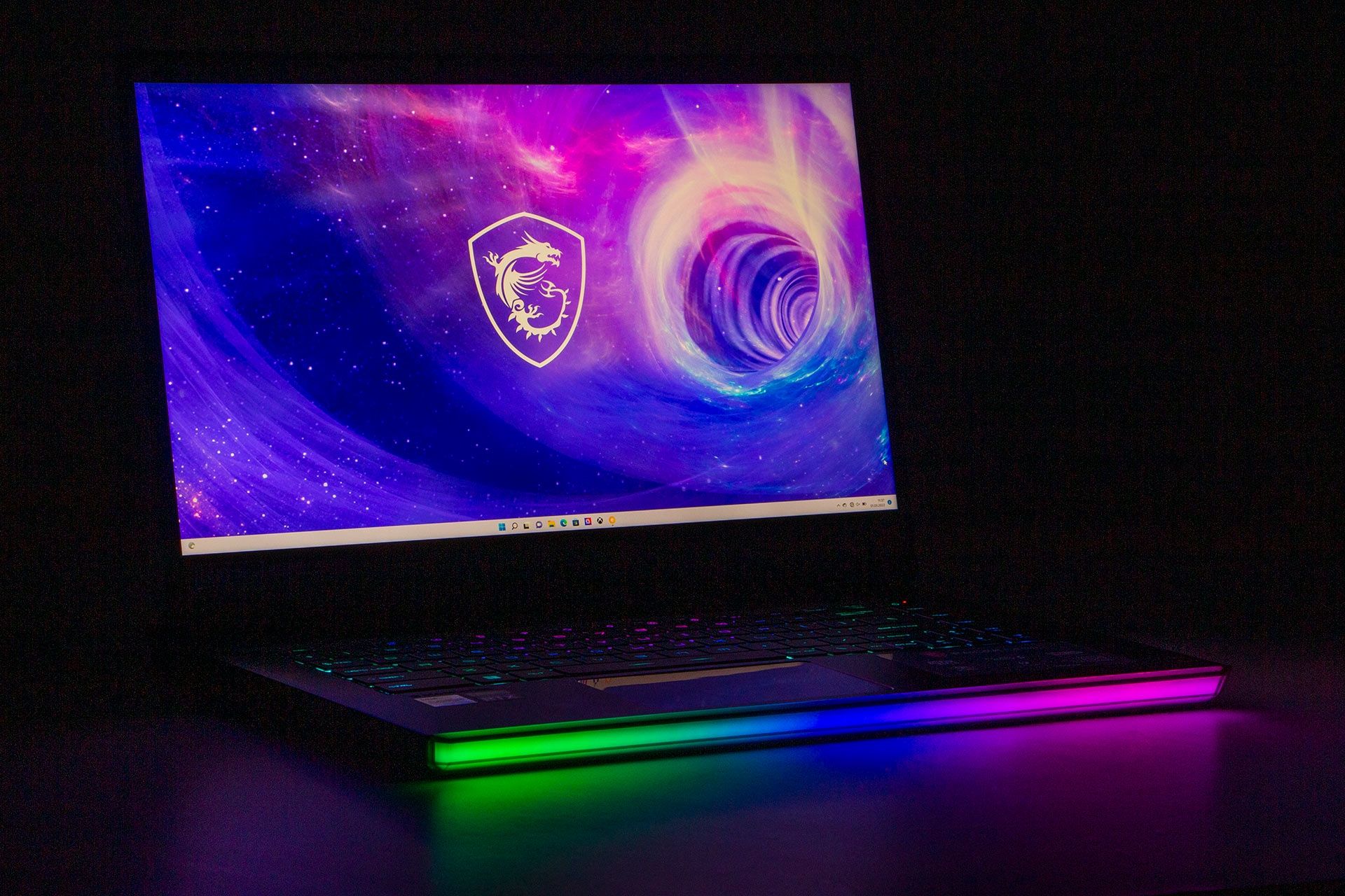 MSI Raider GE66-12UH - prezentacja pracy RGB