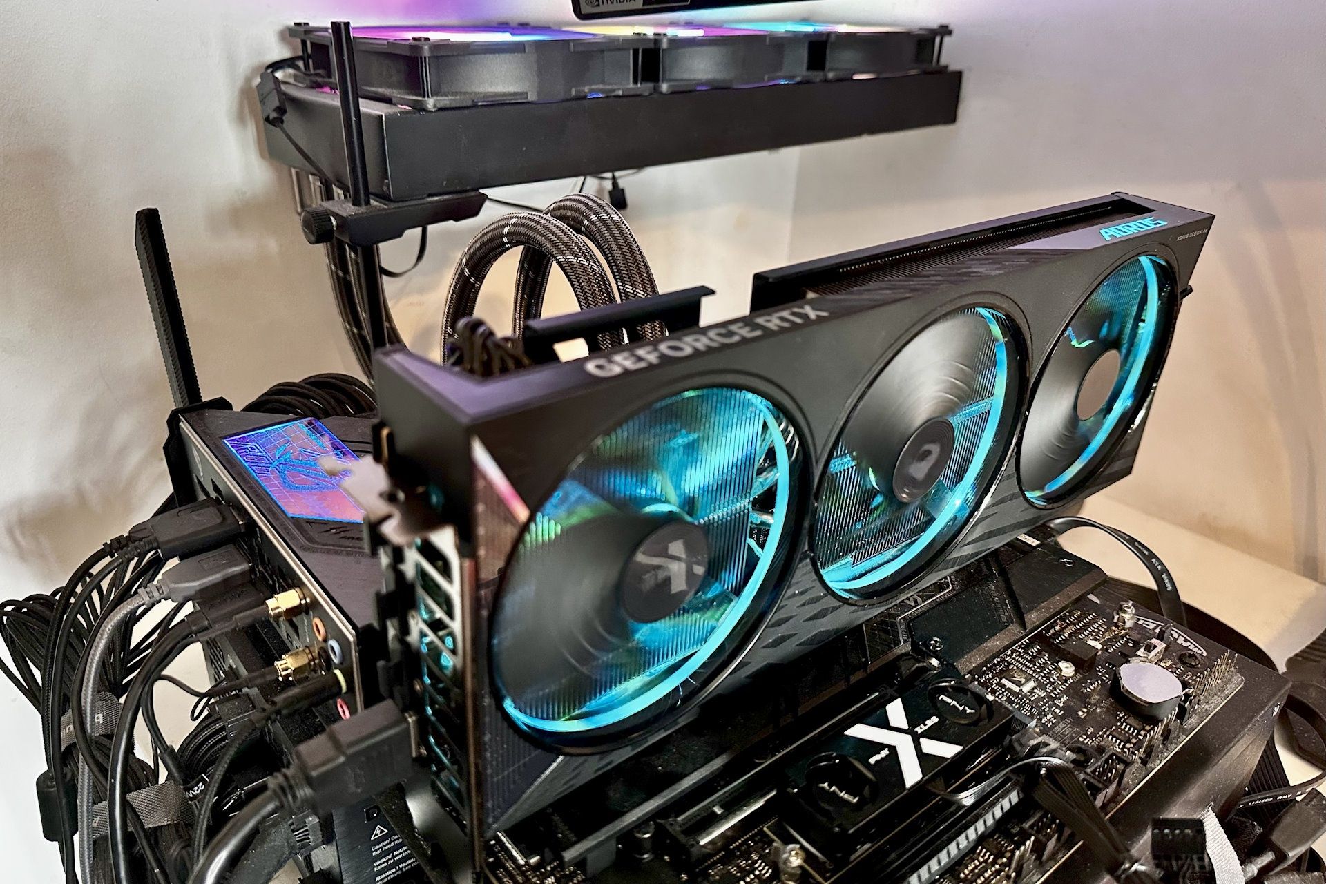 Karty z 2025 wyposażone w 8 GB vRAM - platforma testowa