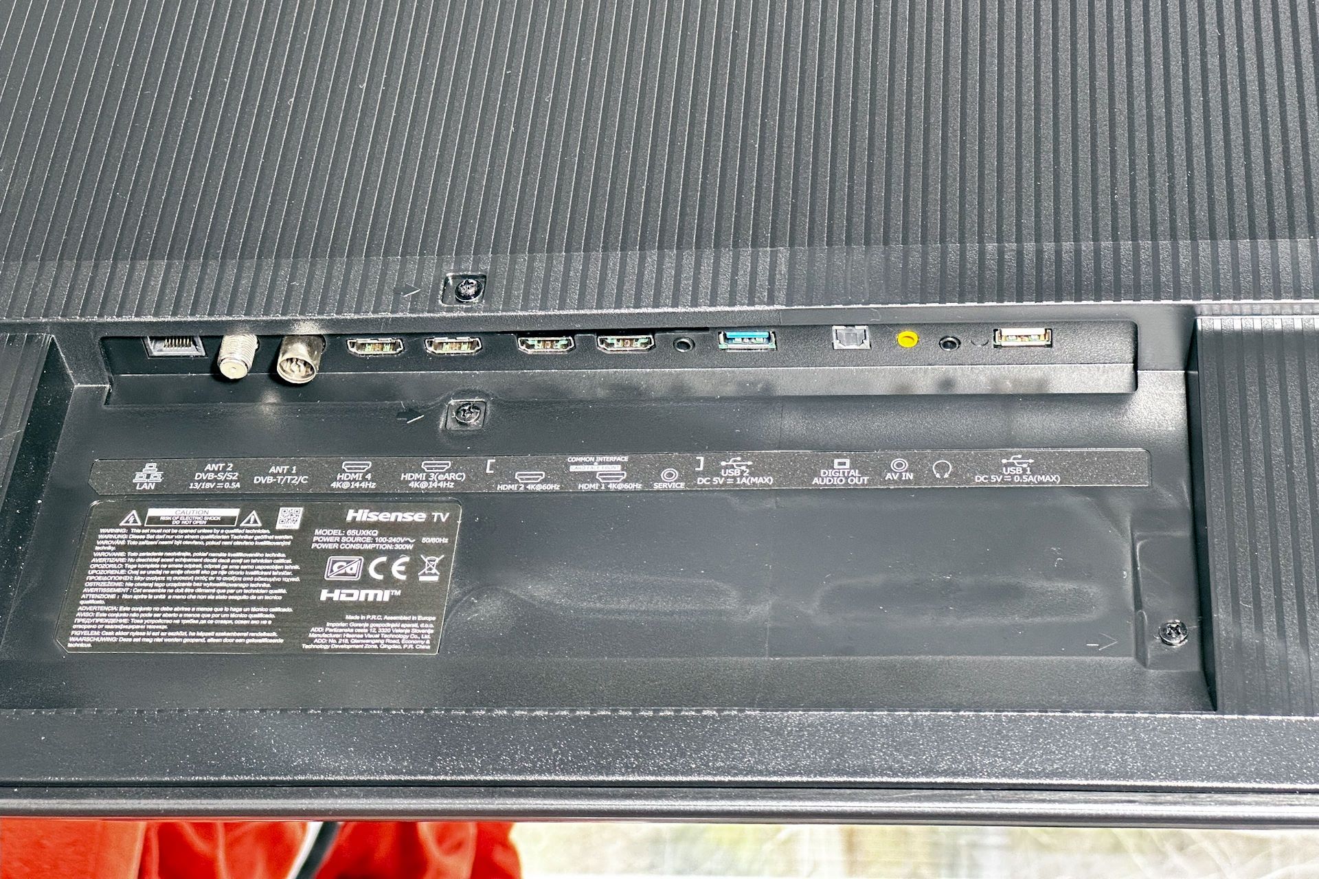 Hisense ULEX X 65UXKQ - złacza
