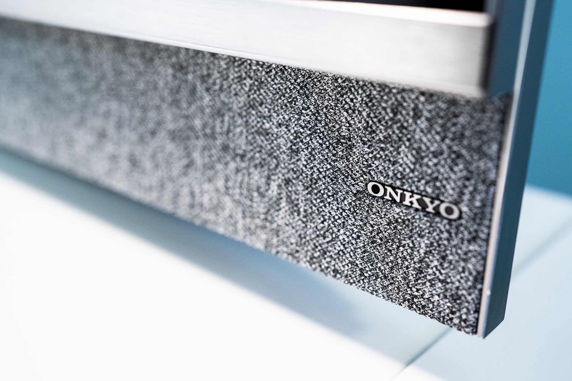 TCL 65C825 - głośniki przednie od Onkyo