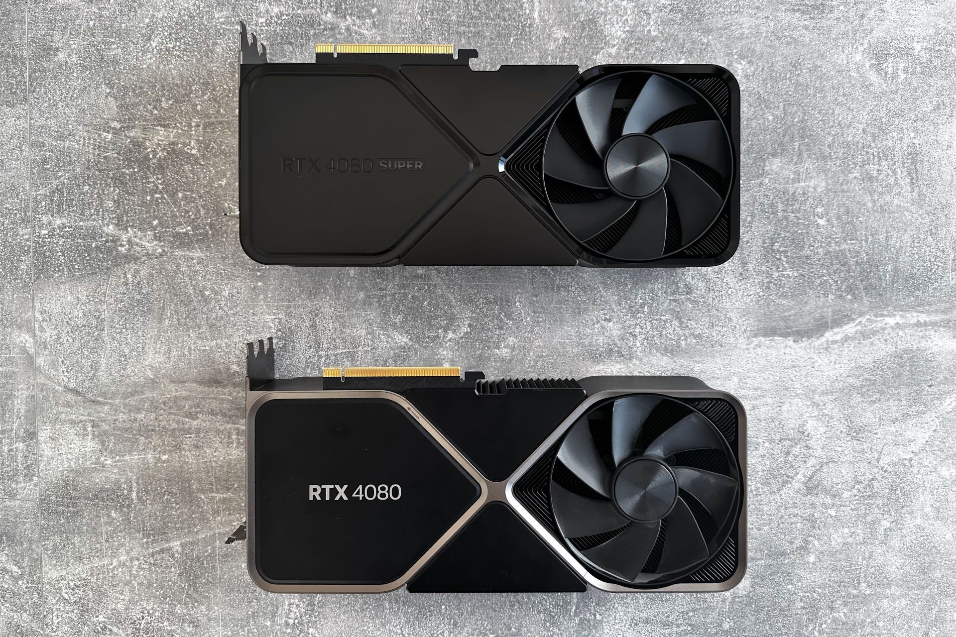 NVIDIA GeForce RTX 4080 Super Founders Edition - porownanie do RTX 4080 Founders Edition