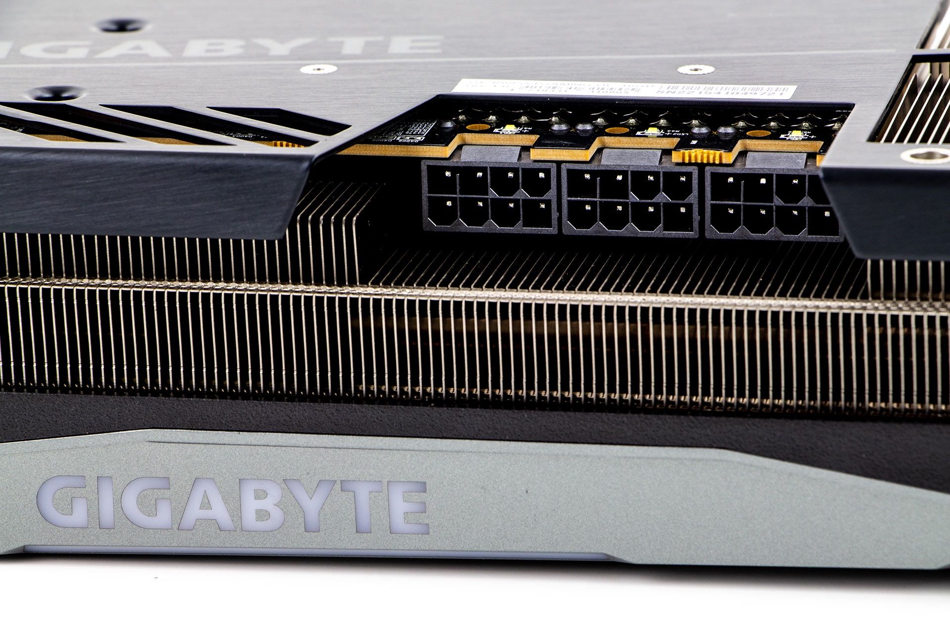 Gigabyte Radeon RX 6950 XT Gaming OC - złacza zasilania