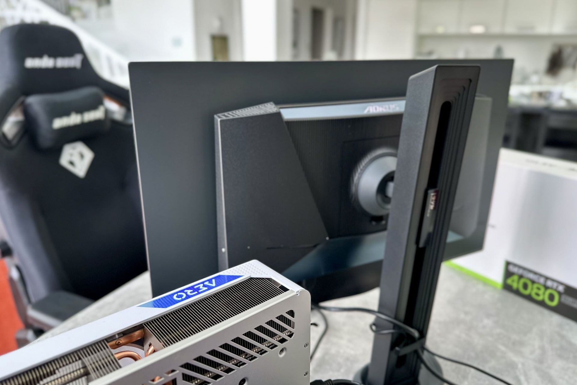 Gigabyte GeForce RTX 4080 Super AERO - podświetlenie RGB