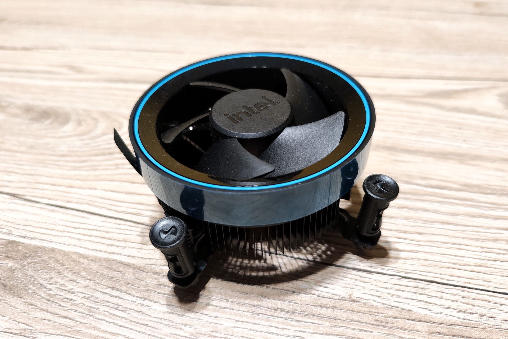 Intel Core Ultra 5 235 - chłodzenie procesora