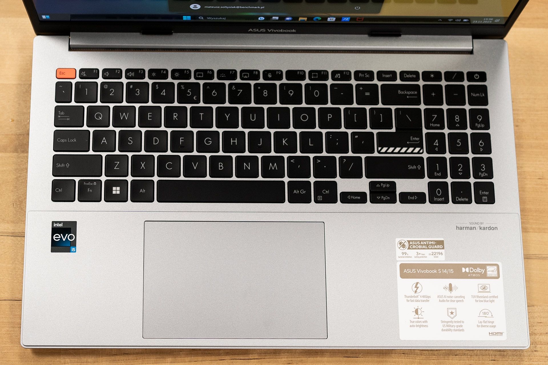 ASUS Vivobook S15 OLED K5504V - pulpit