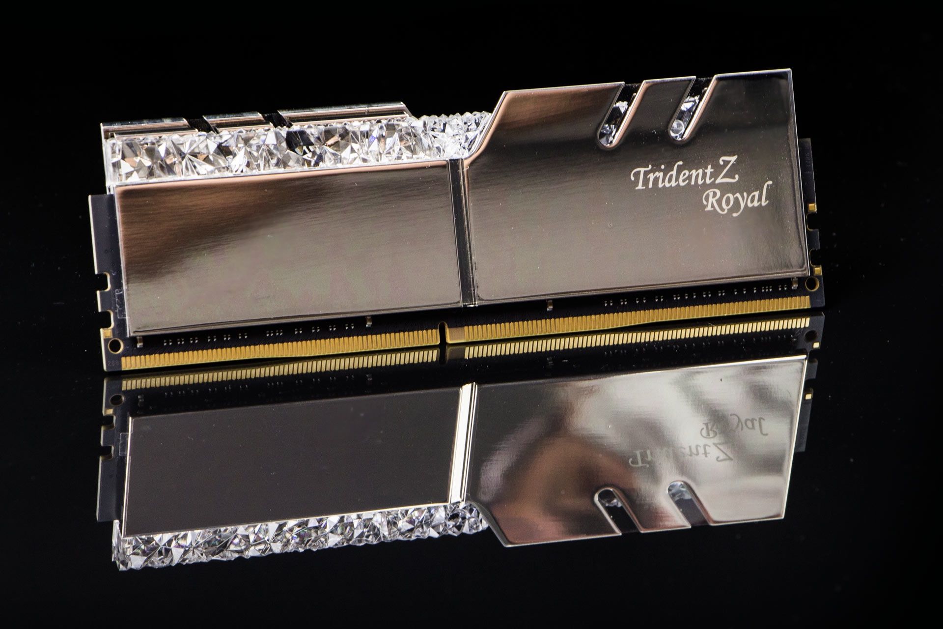 G.Skill Trident Z Royal 32 GB 4000 MHz - niestety łapią odciski palców