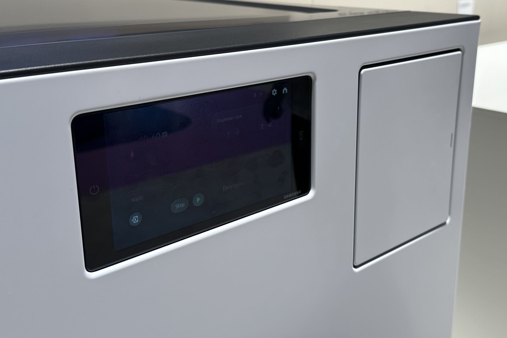 Samsung na IFA 2024 - Bespoke AI Laundry Combo wyświetlacz LCD