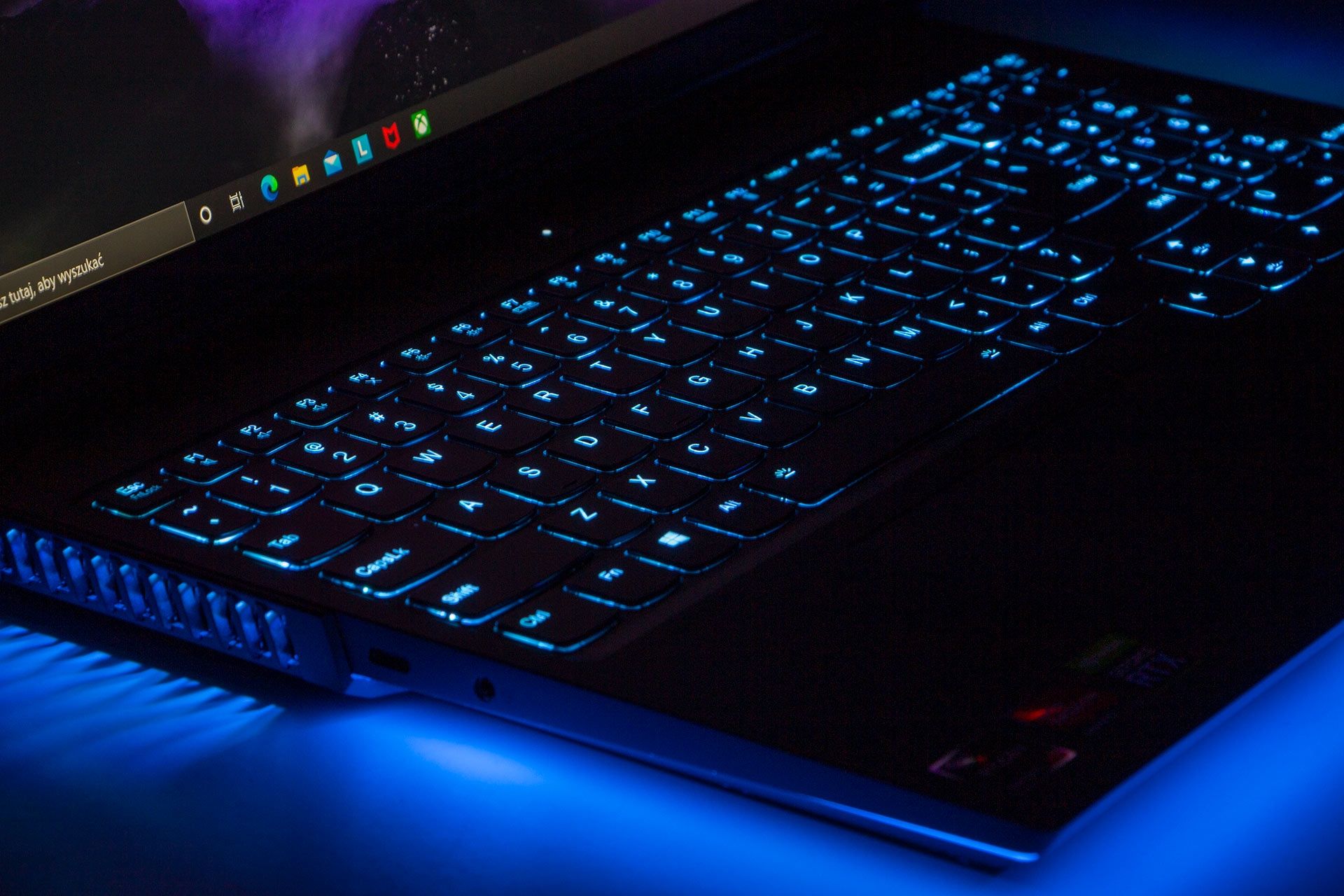 Lenovo Legion 7 z 2021 roku - podświetlenie klawiatury