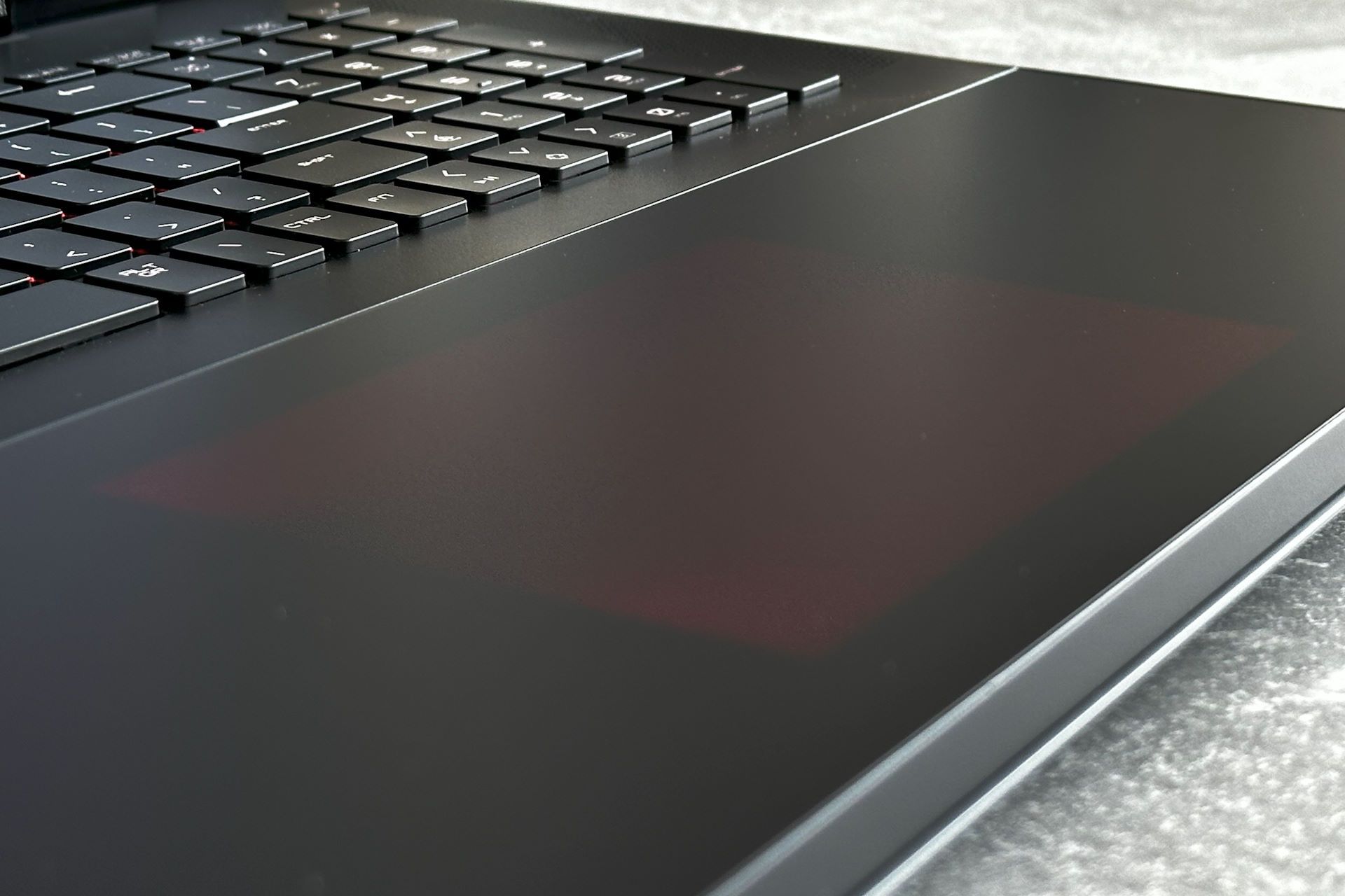 MSI Titan 18 HX A14V - touchpad
