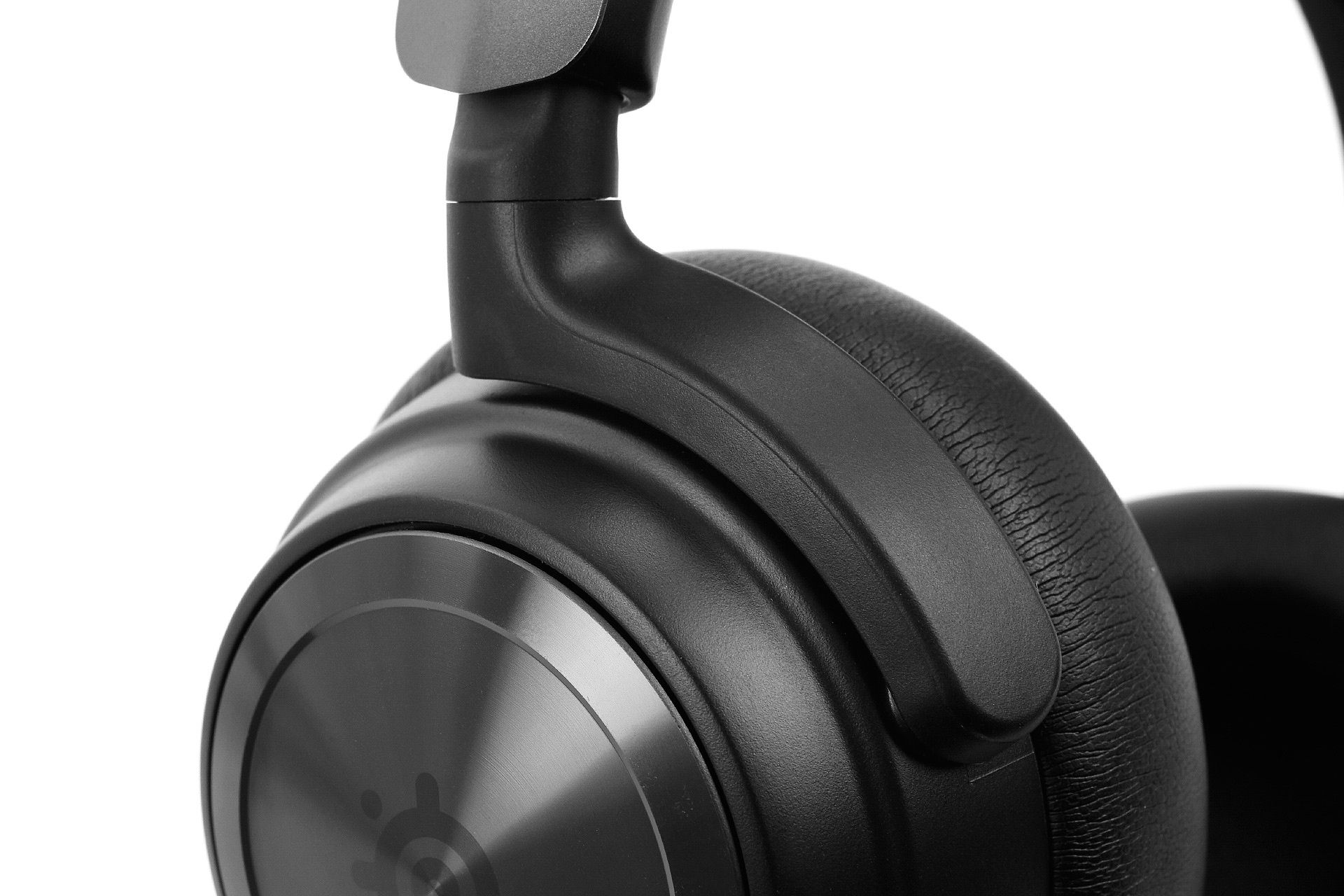 SteelSeries Arctis Nova Pro wygodne pady