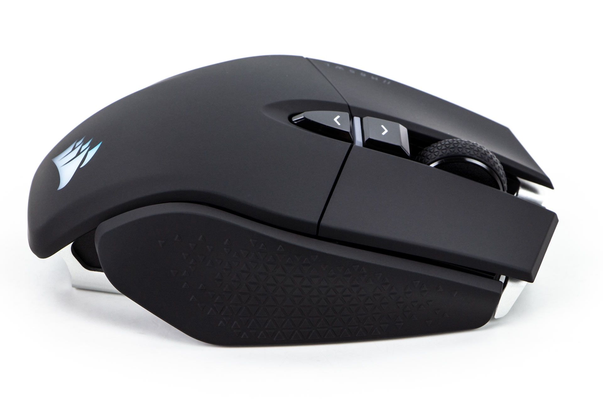 Corsair M65 RGB Ultra Wireless vs Corsair Sabre RGB Pro Wireless – prawy bok M65 RGB Ultra Wireless
