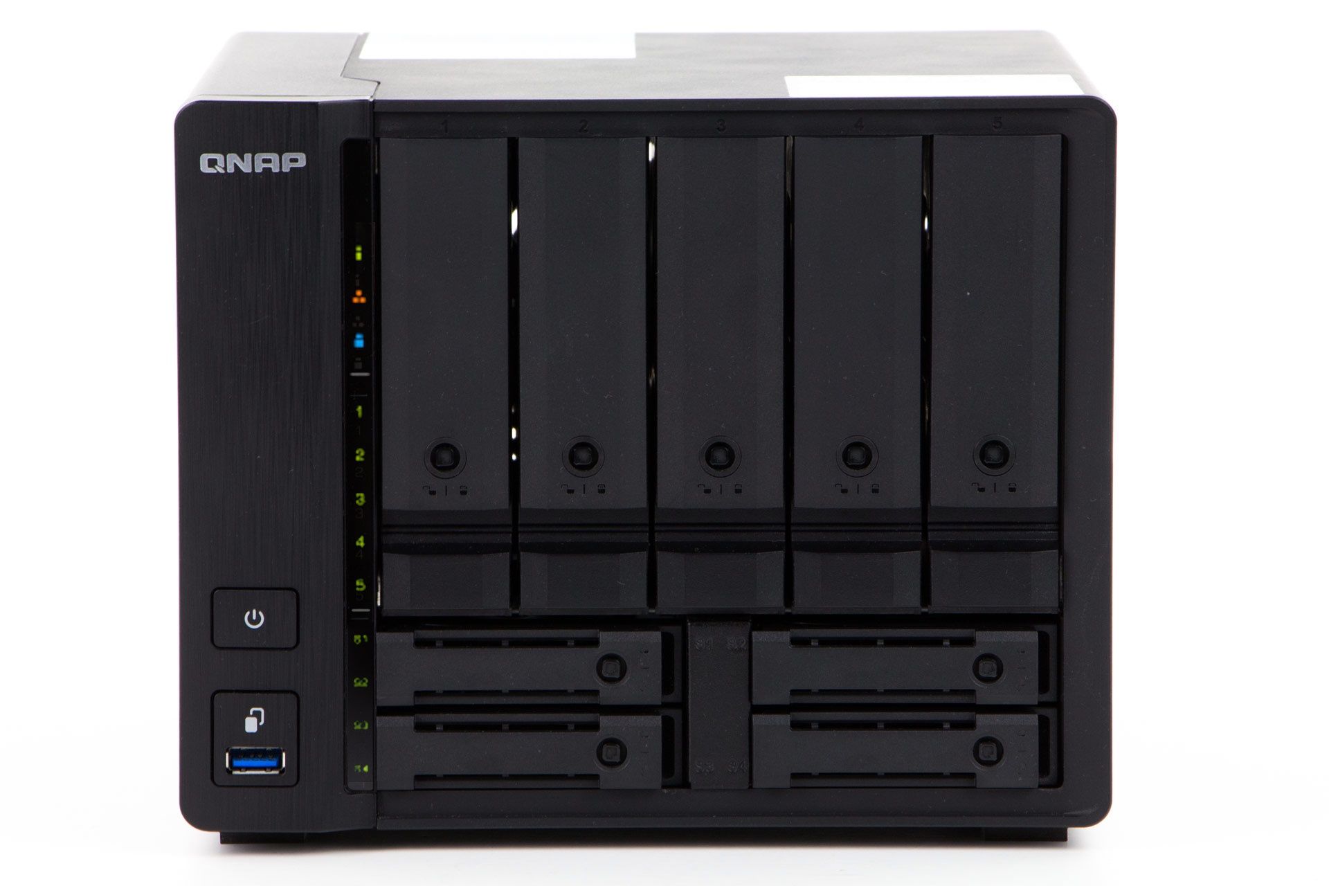 QNAP TS-h973AX - swiecące diodki