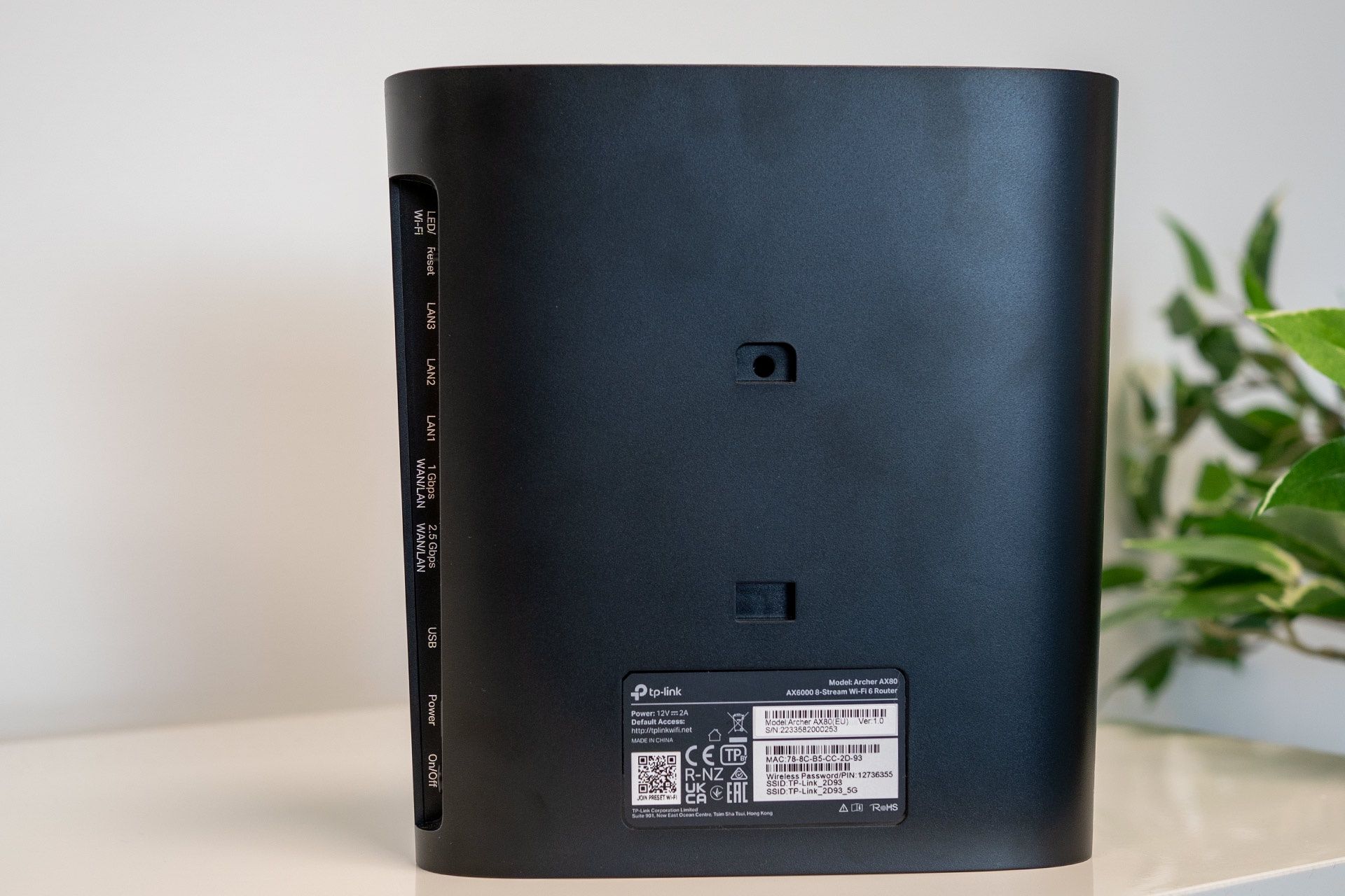 TP-Link Archer AX 80 - bok/spód