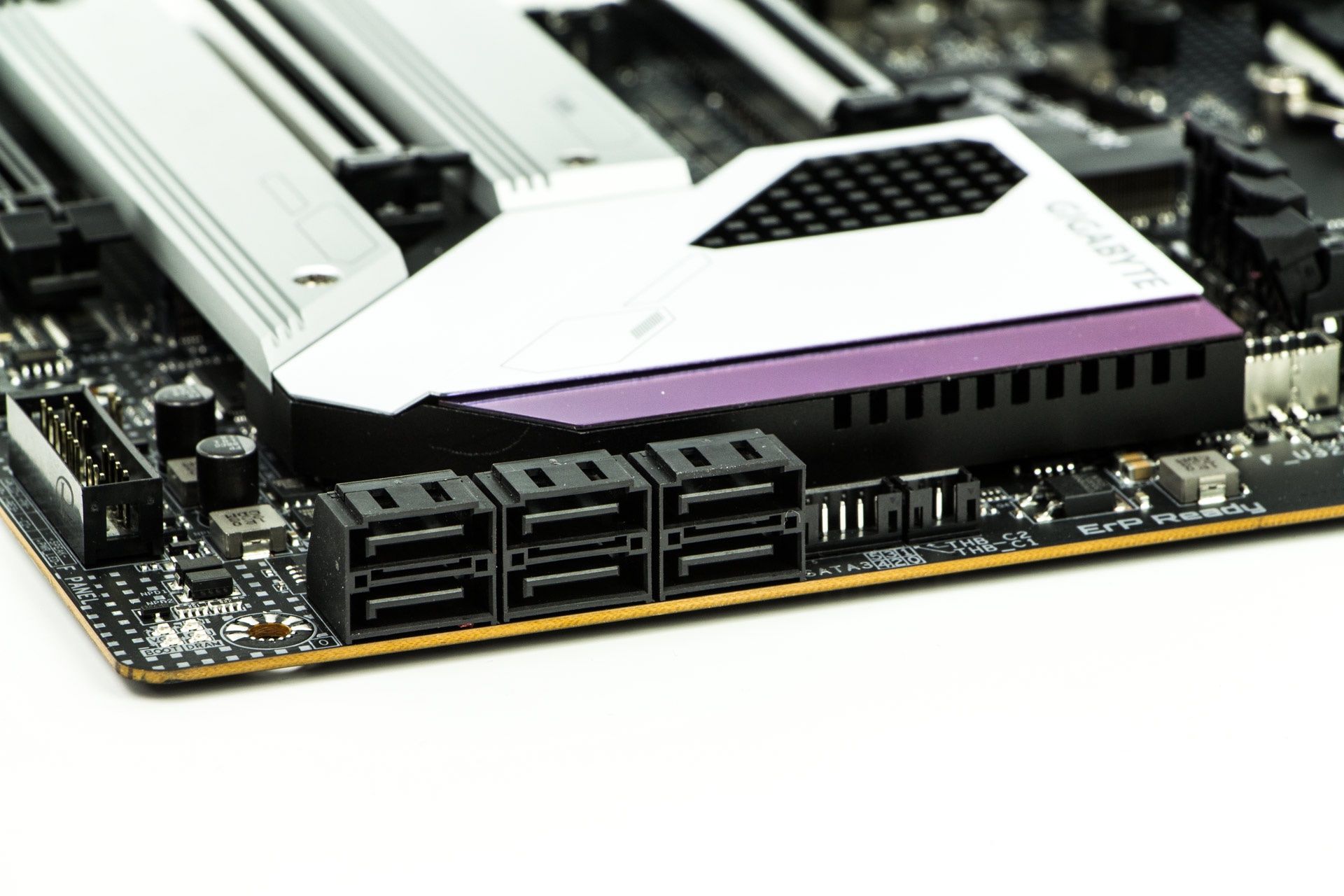 Gigabyte Z490 Vision G - porty SATA