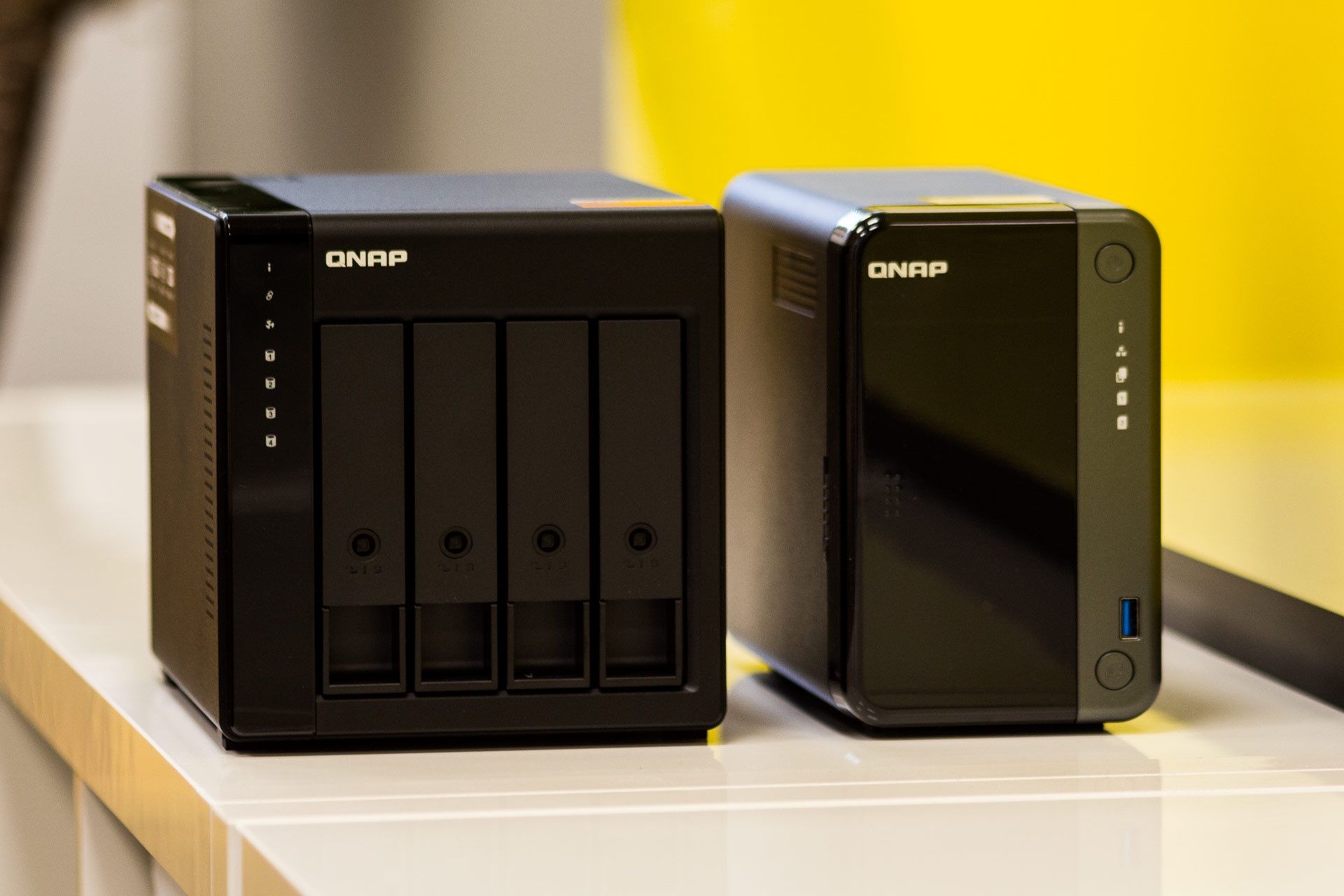 QNAP TS-253D - w zestawie z QNAP TL-D400S