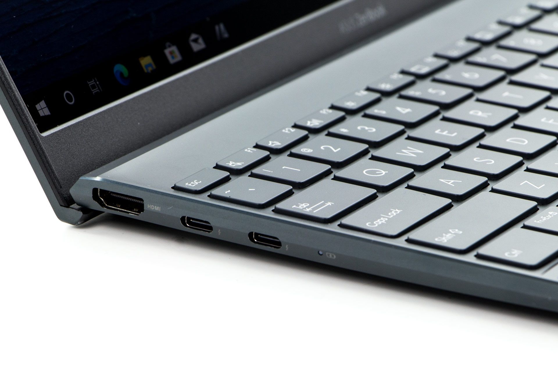 Asus ZenBook 14 UX425E - lewy bok