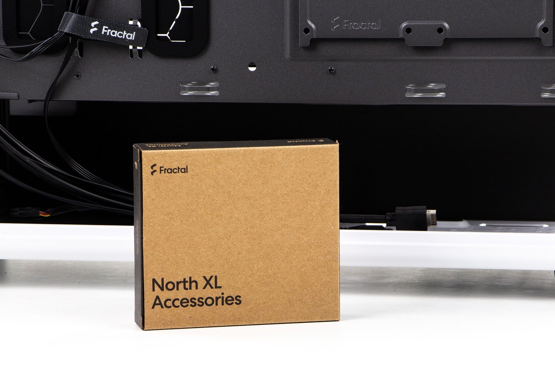 Fractal Design North XL - montaż komputera