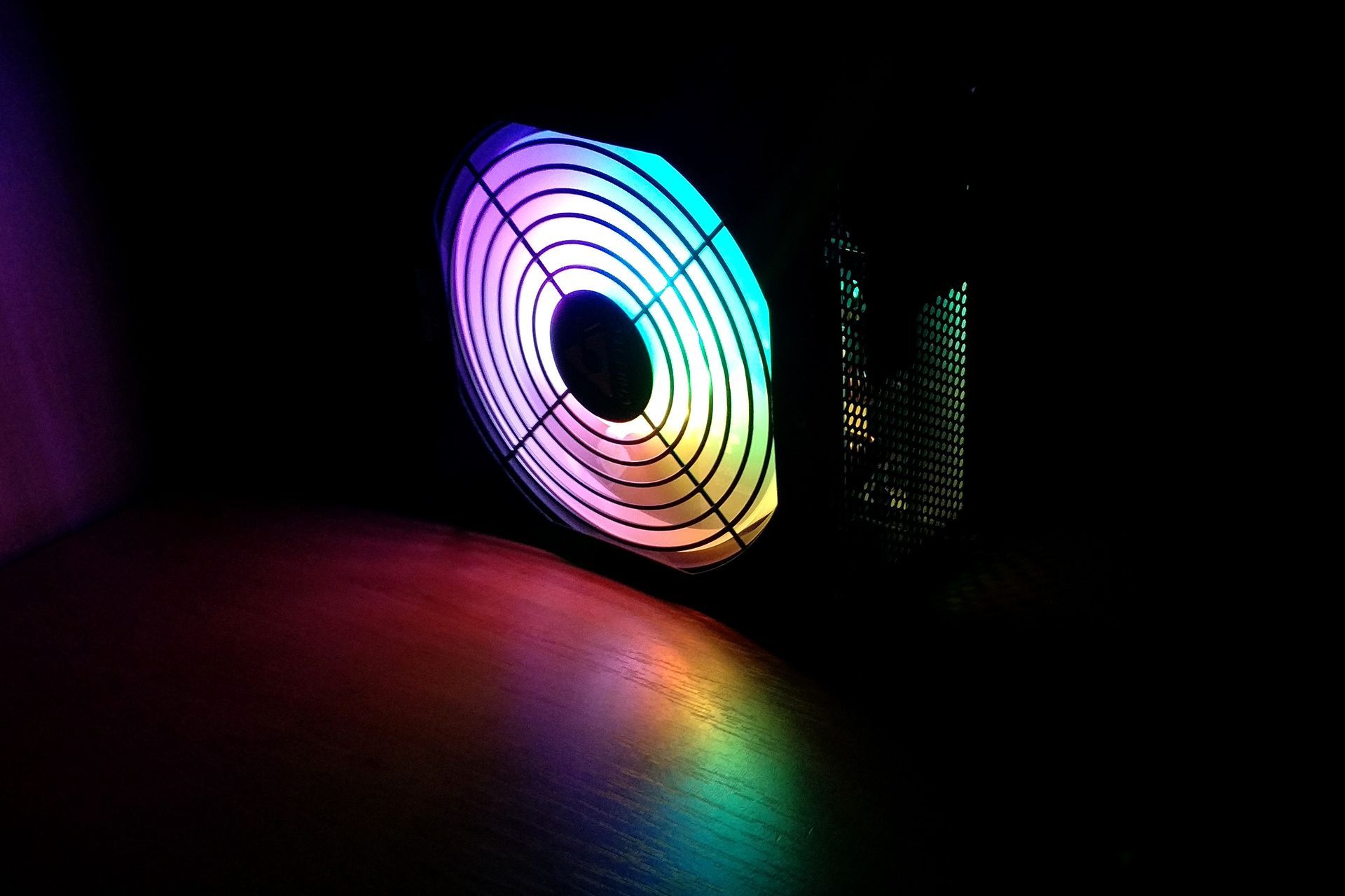 Chieftec Photon Gold 650W - podświetlenie RGB LED