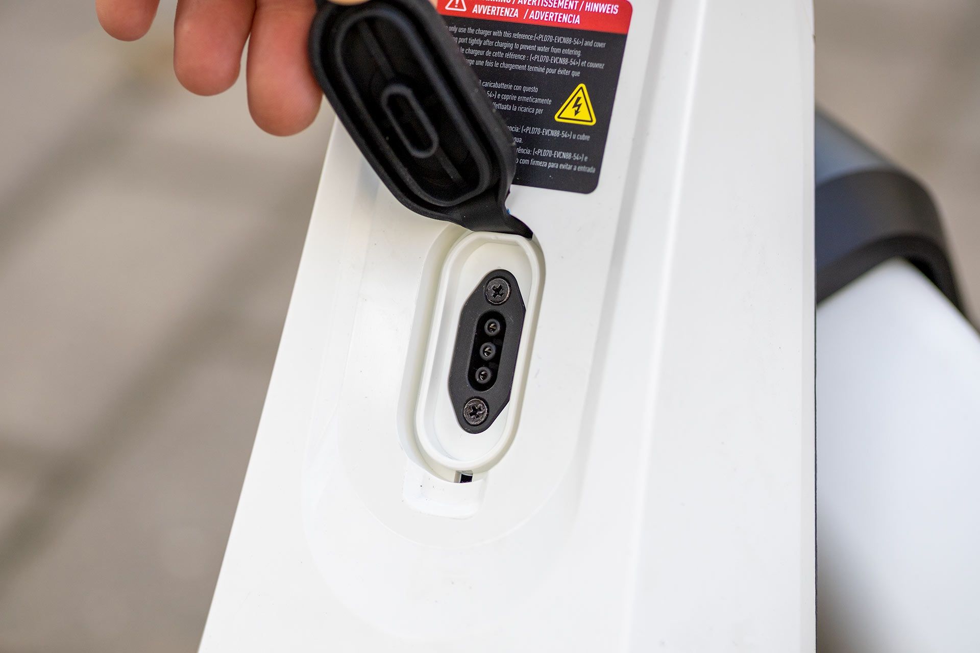 Złącze ładowania hulajnogi elektrycznej