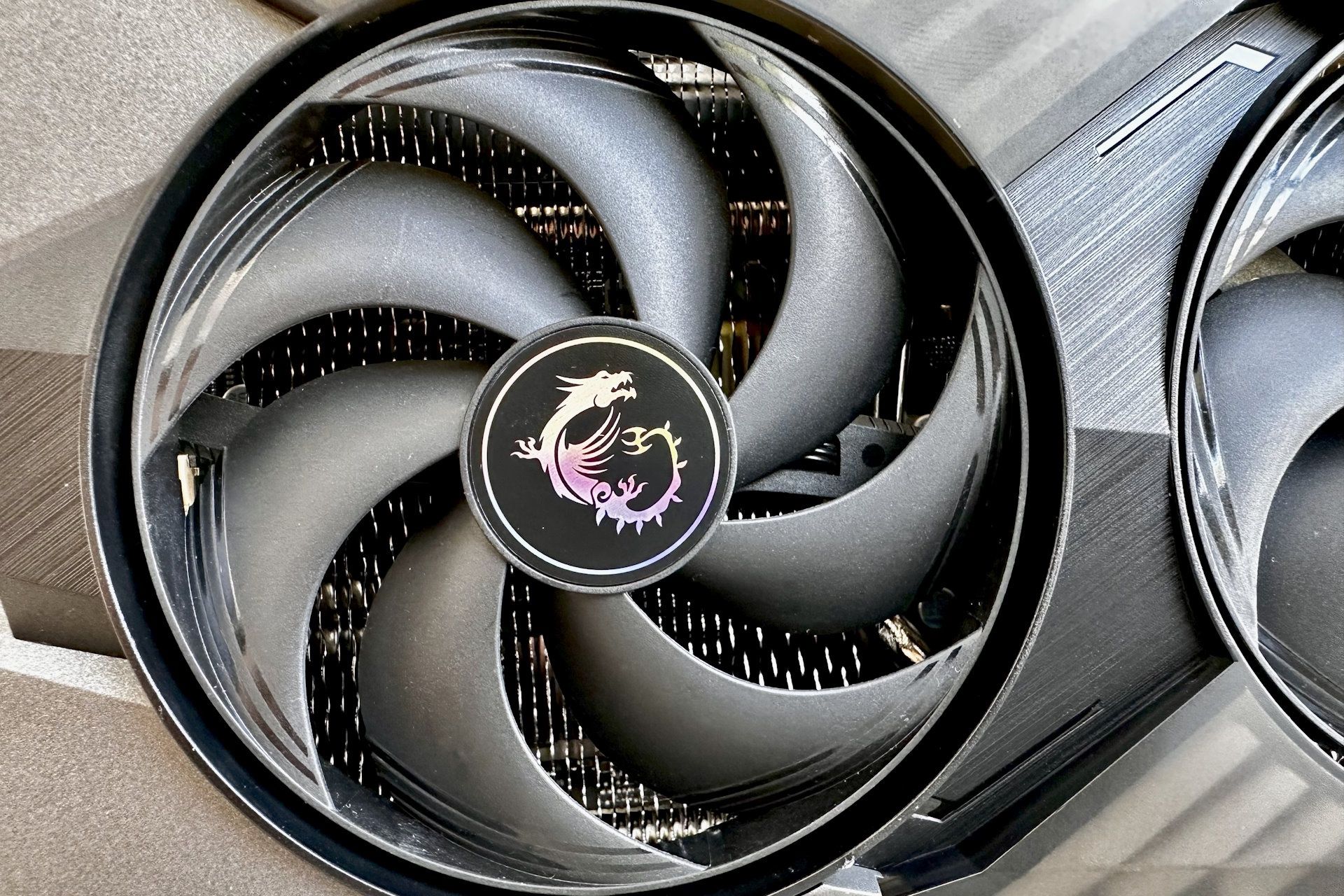 MSI GeForce RTX 5060 Ti Gaming OC - wentylator