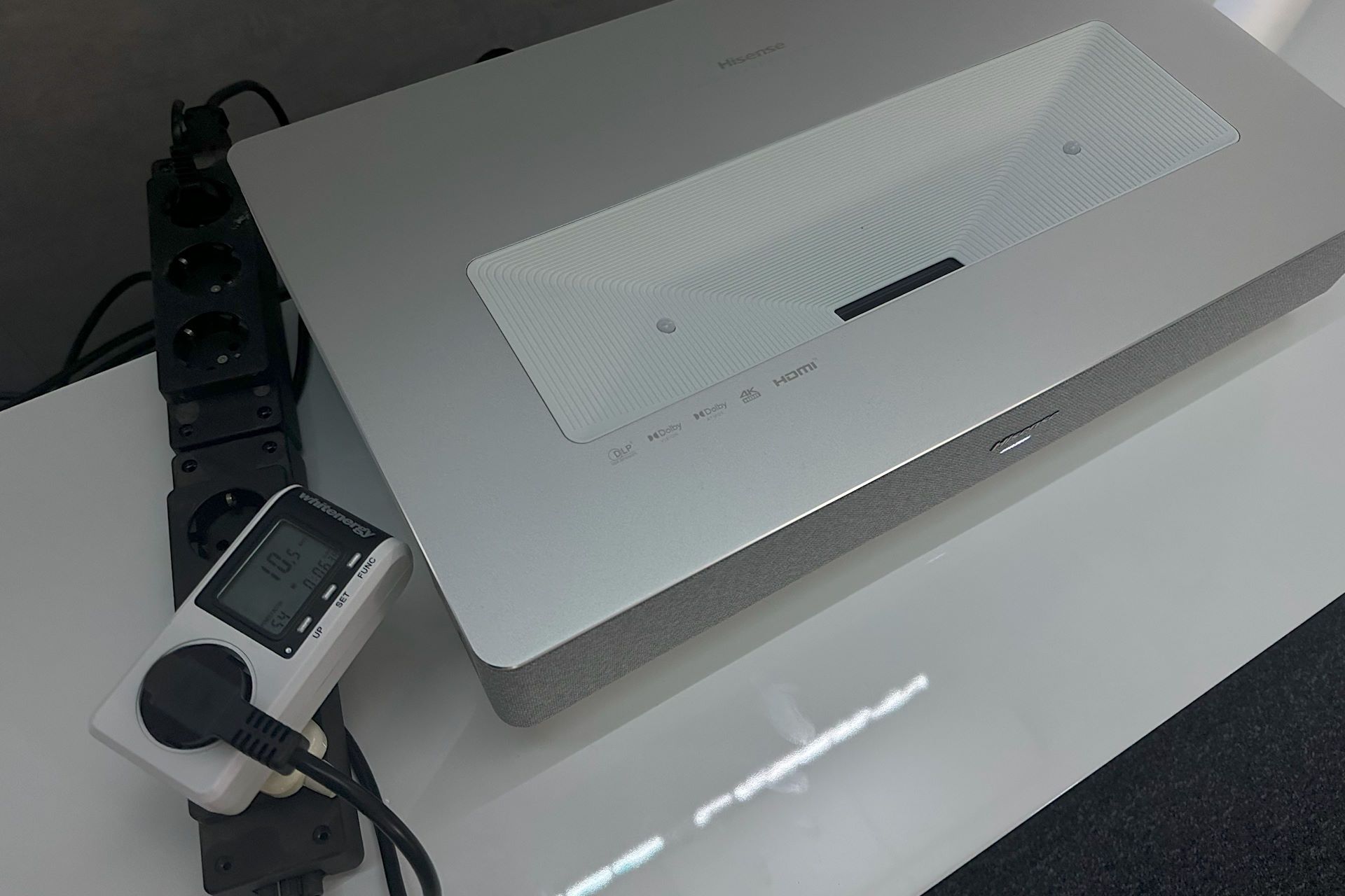 Hisense Laser TV 4K 100L5H - pomiar zużycia prądu