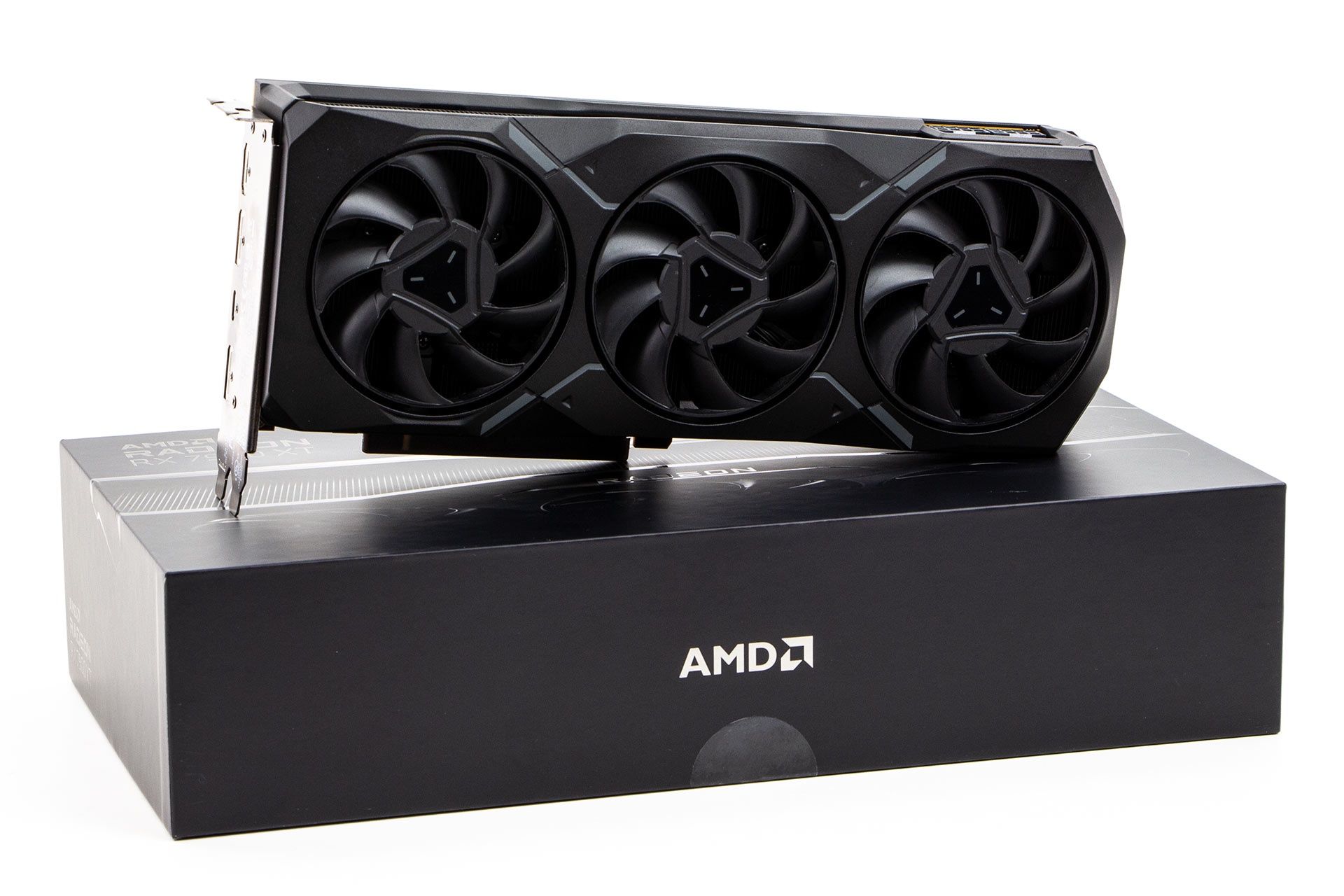 AMD Radeon RX 7900 - na pudełku